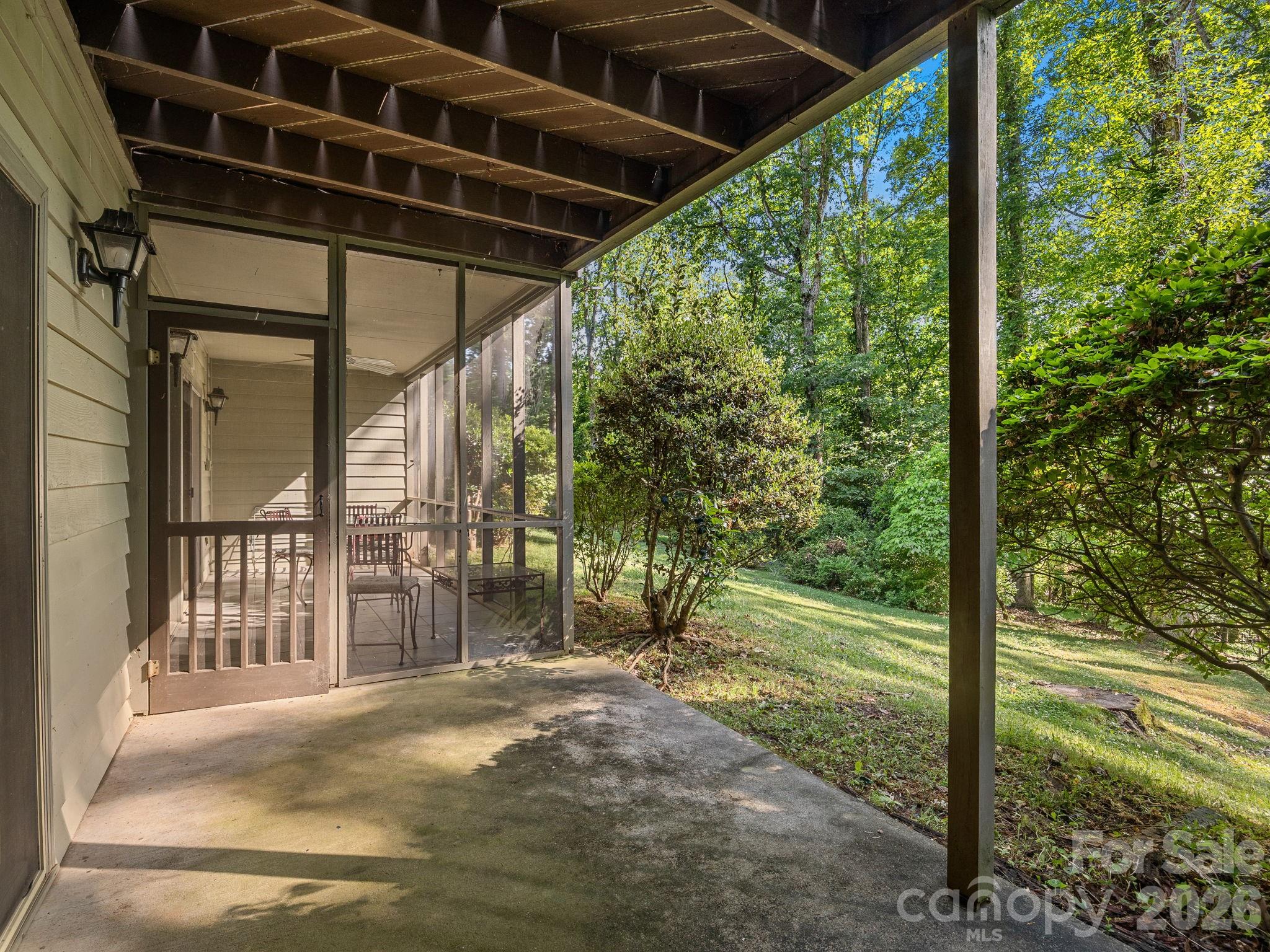 22 Hunting Country Trail — Tryon