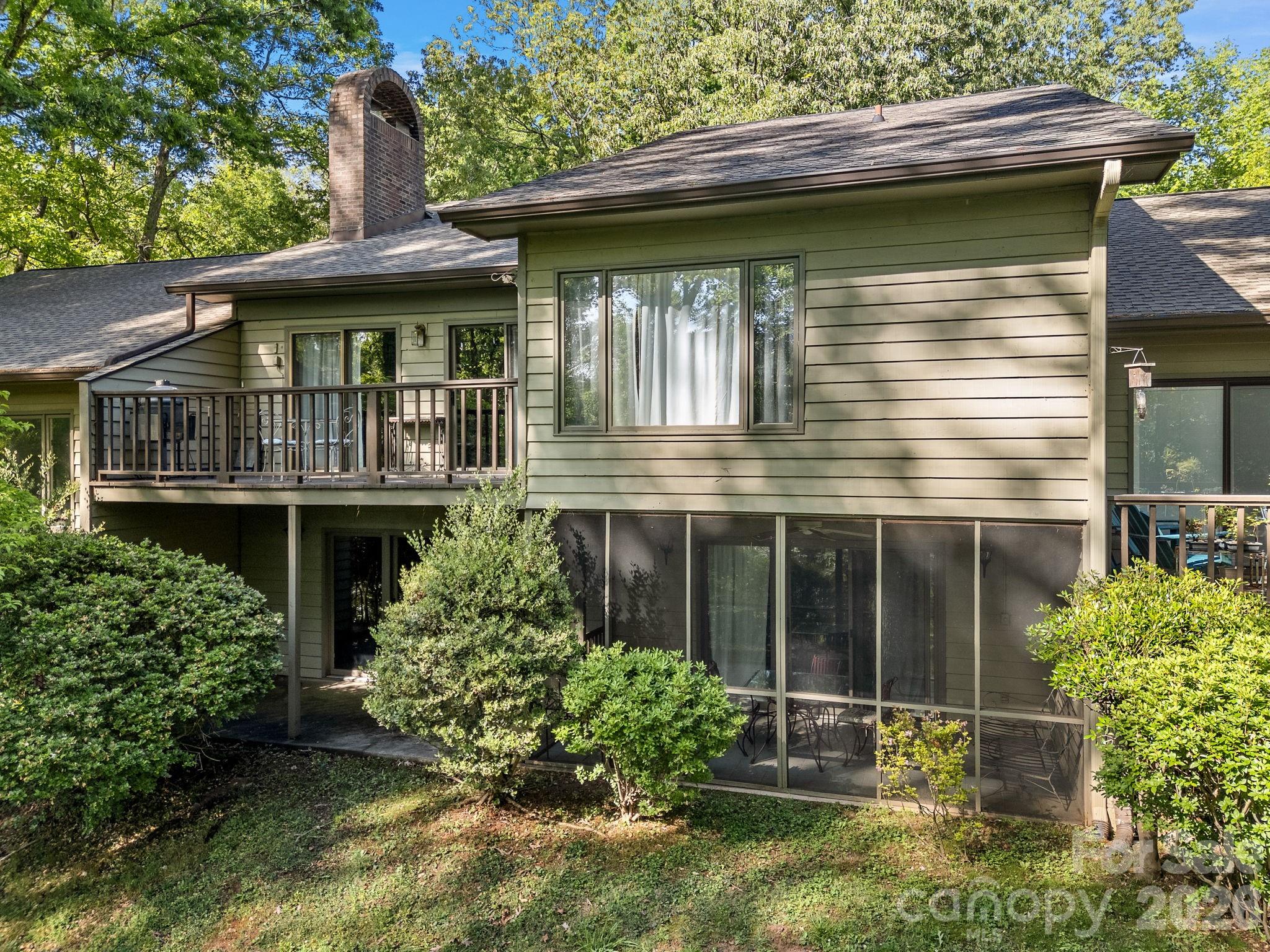 22 Hunting Country Trail — Tryon
