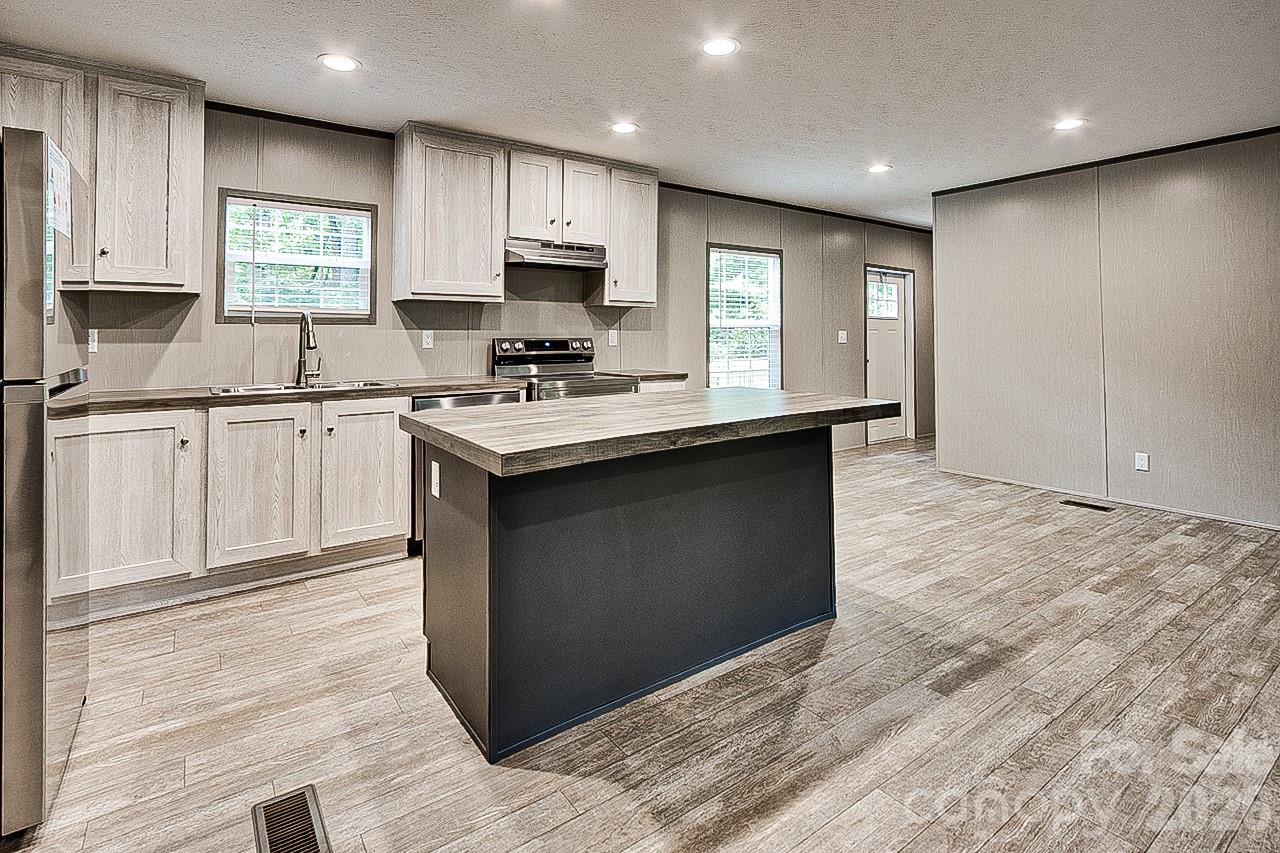2140 Poole Town Road — Asheboro