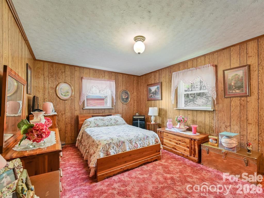 7530 NC 208 Highway — Marshall