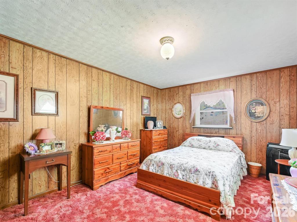 7530 NC 208 Highway — Marshall