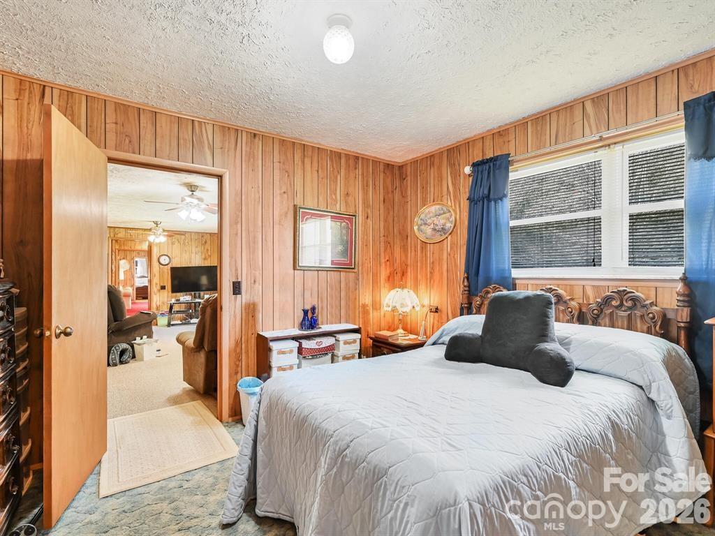 7530 NC 208 Highway — Marshall