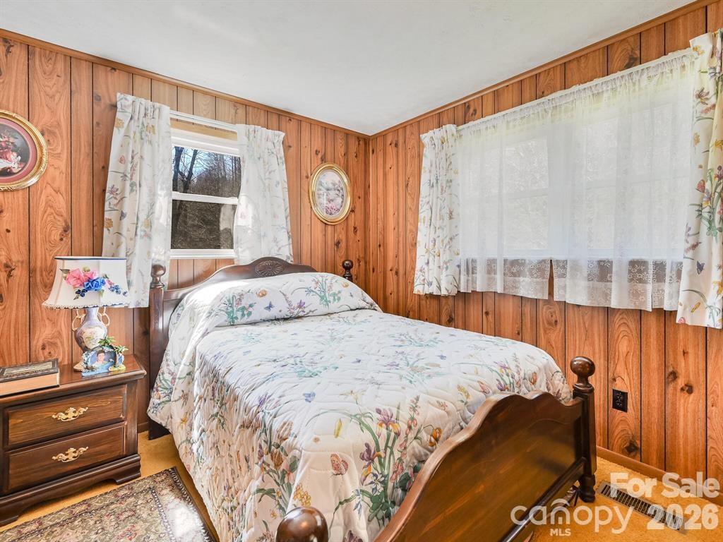 7530 NC 208 Highway — Marshall