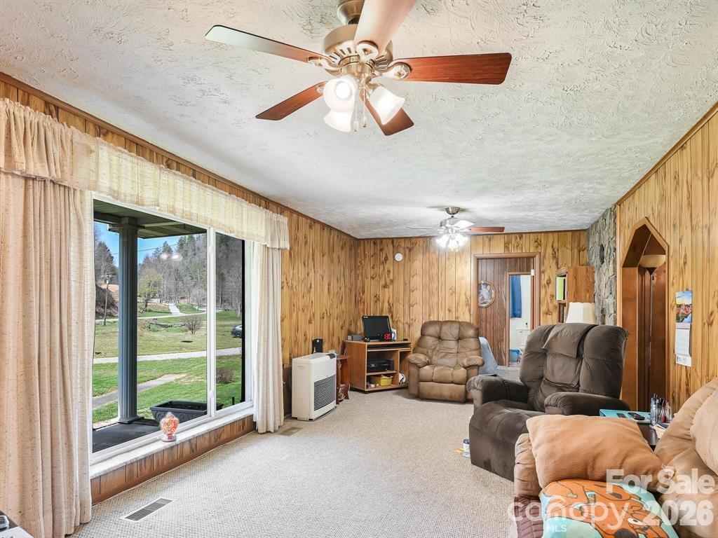 7530 NC 208 Highway — Marshall