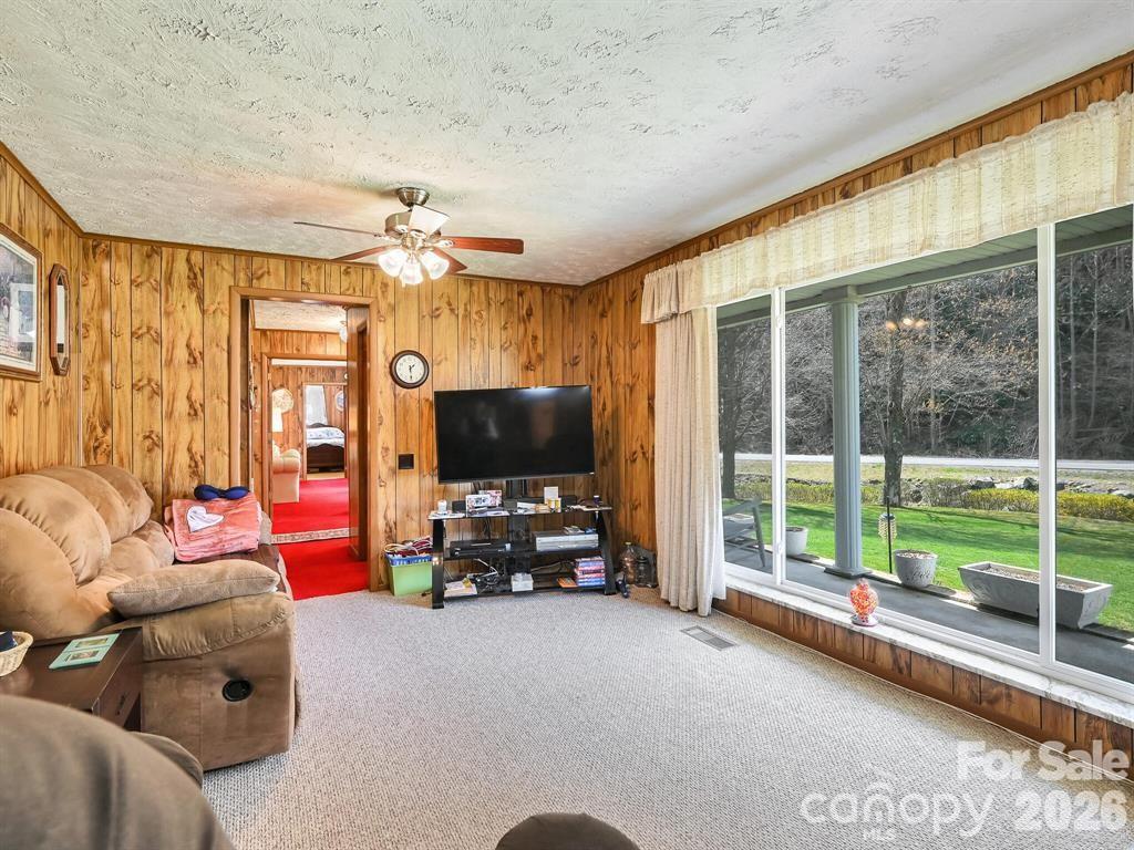 7530 NC 208 Highway — Marshall