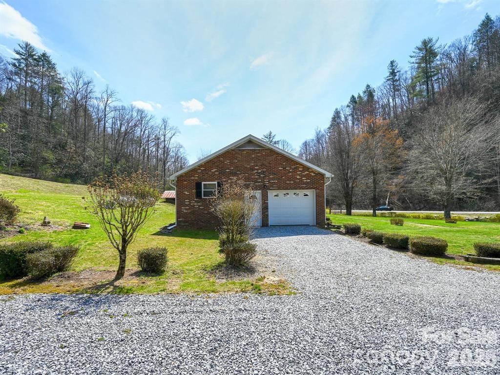 7530 NC 208 Highway — Marshall