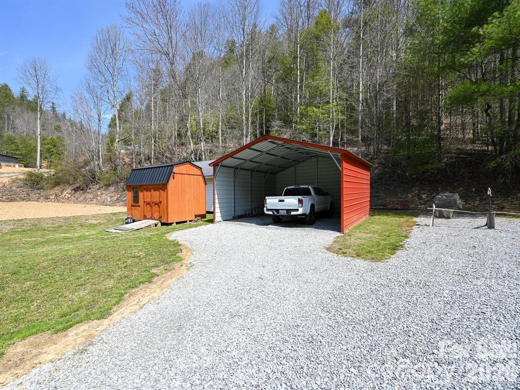 7530 NC 208 Highway — Marshall