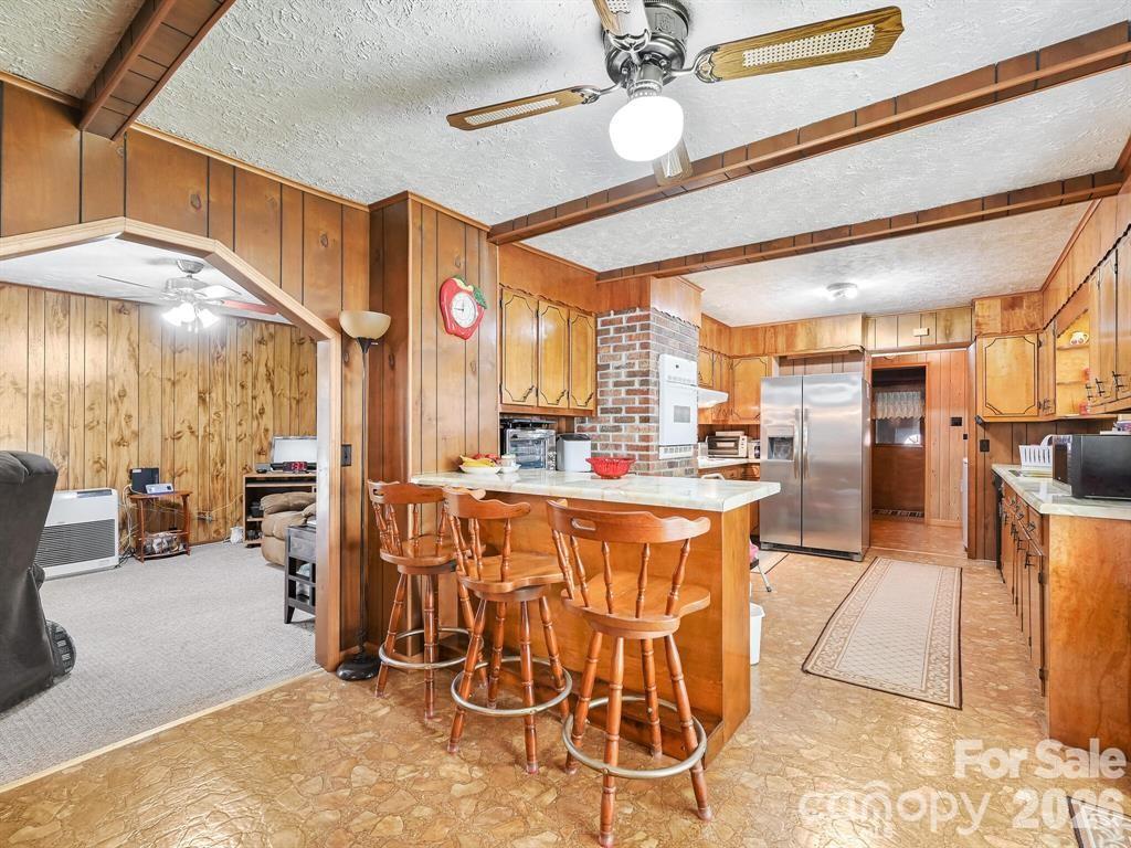 7530 NC 208 Highway — Marshall