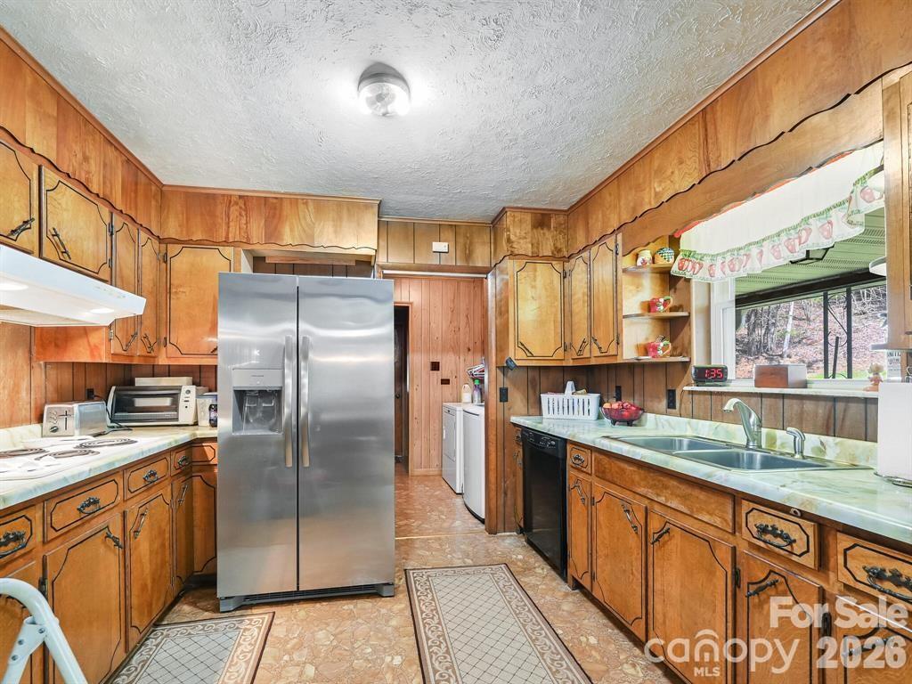 7530 NC 208 Highway — Marshall