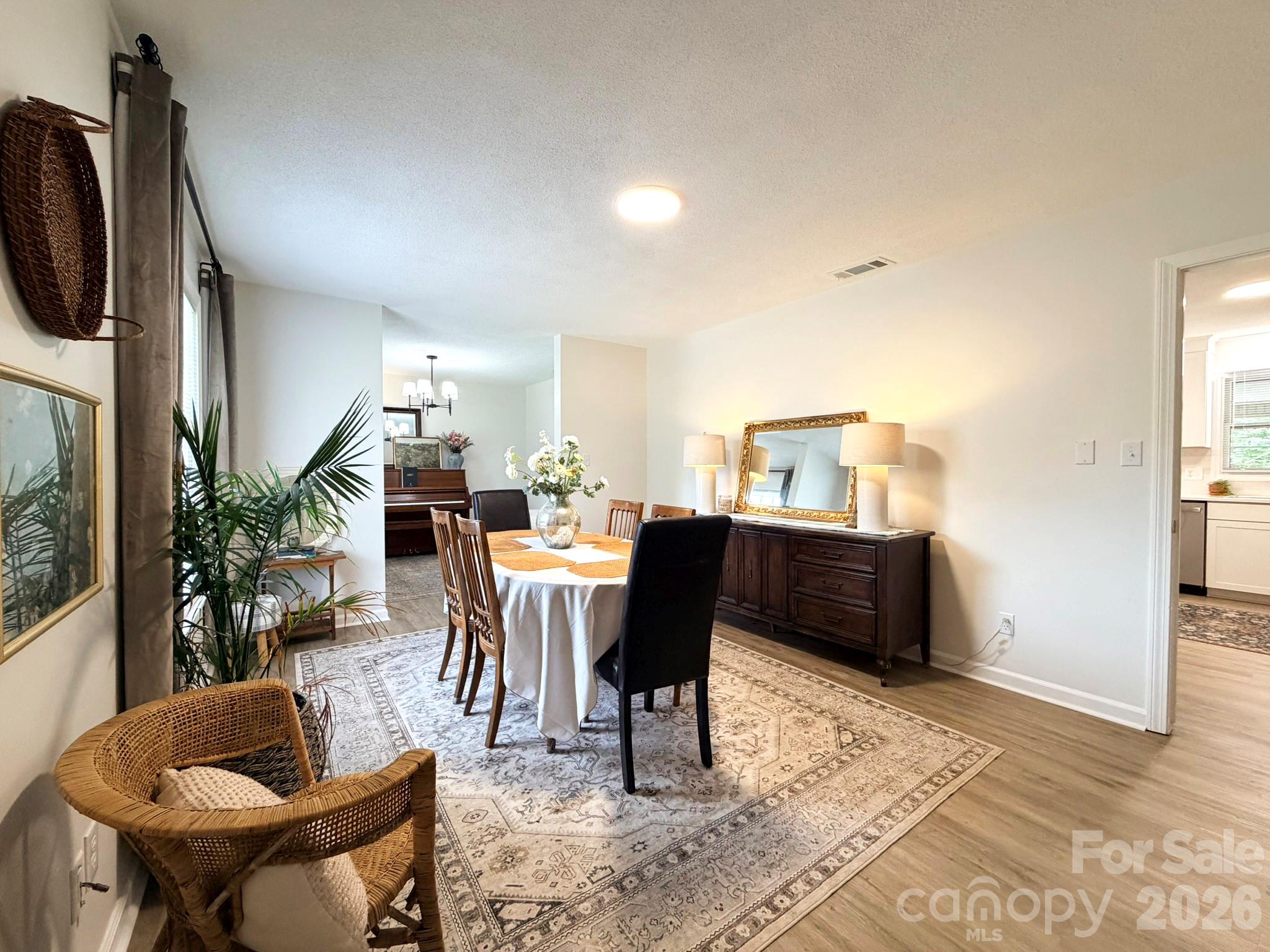 165 Northwest Road — Hickory