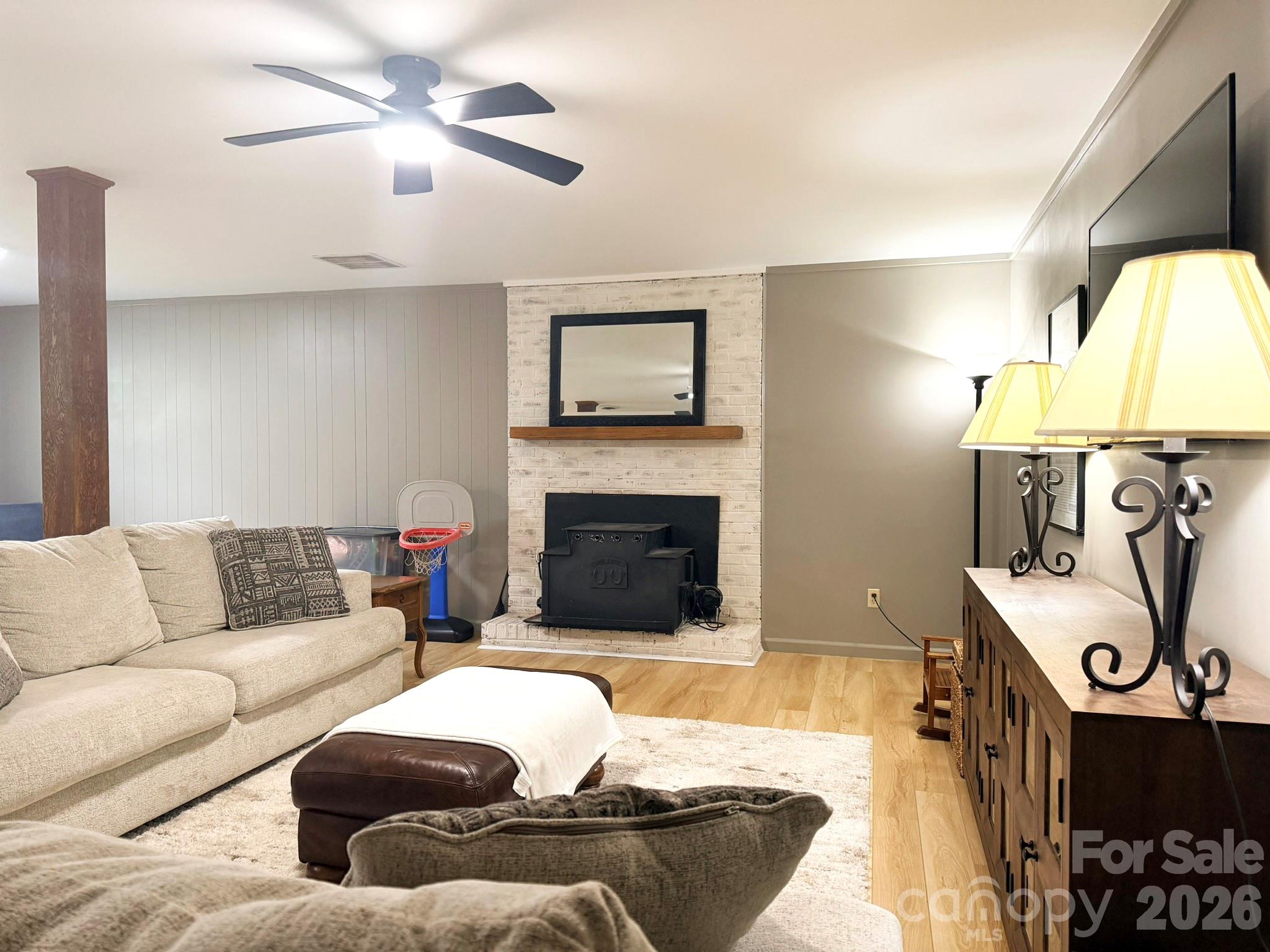 165 Northwest Road — Hickory