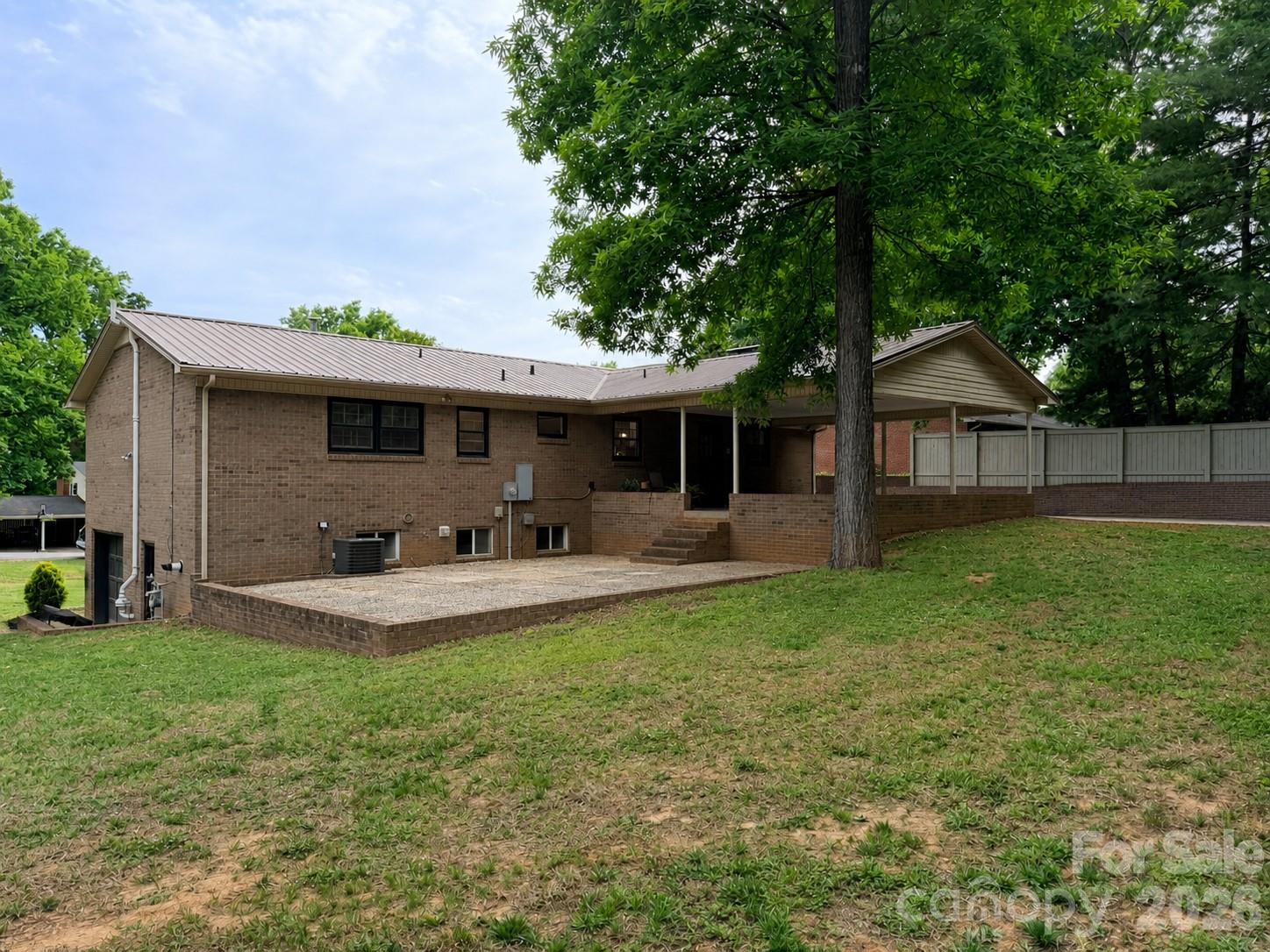 165 Northwest Road — Hickory