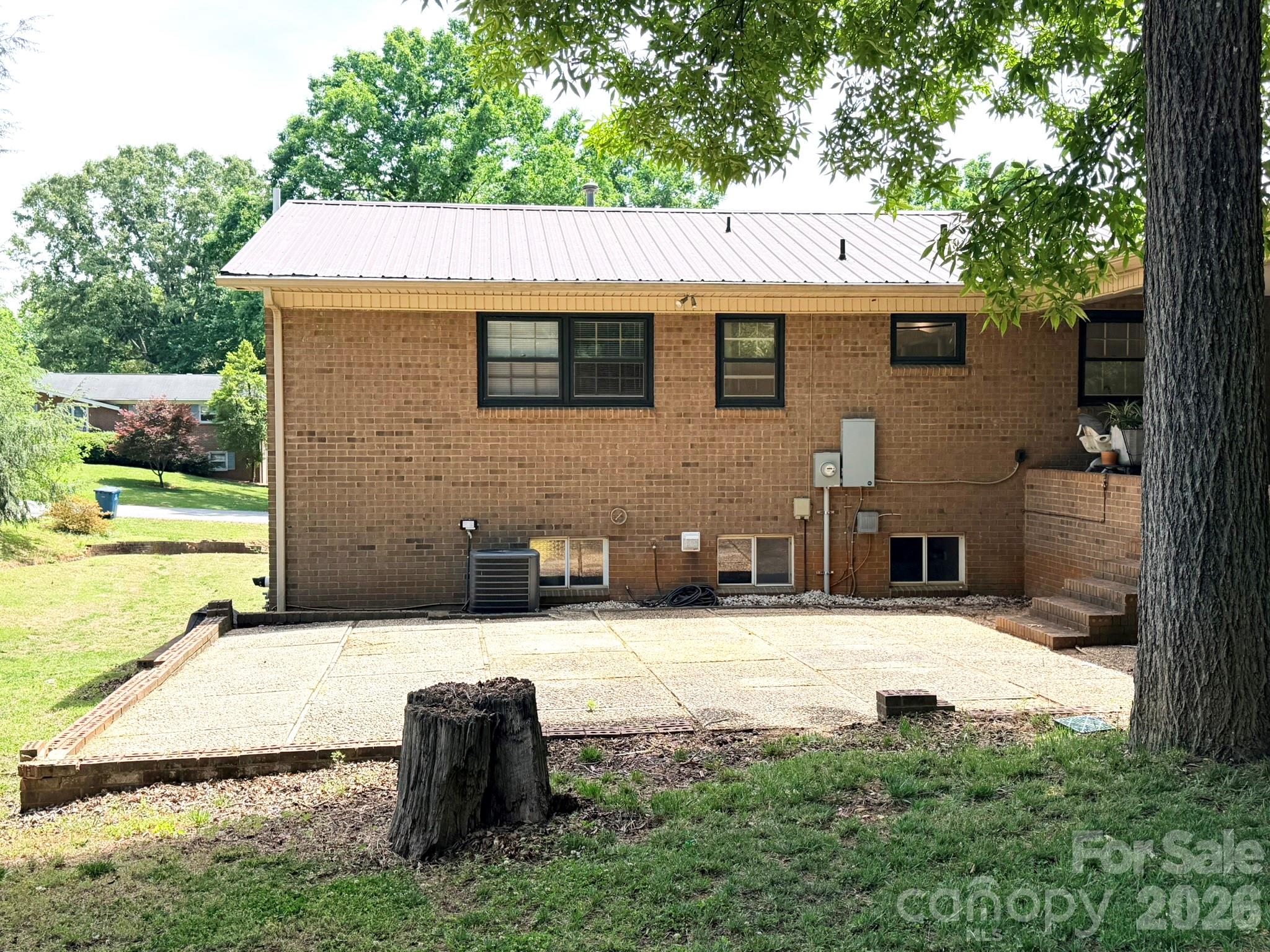 165 Northwest Road — Hickory