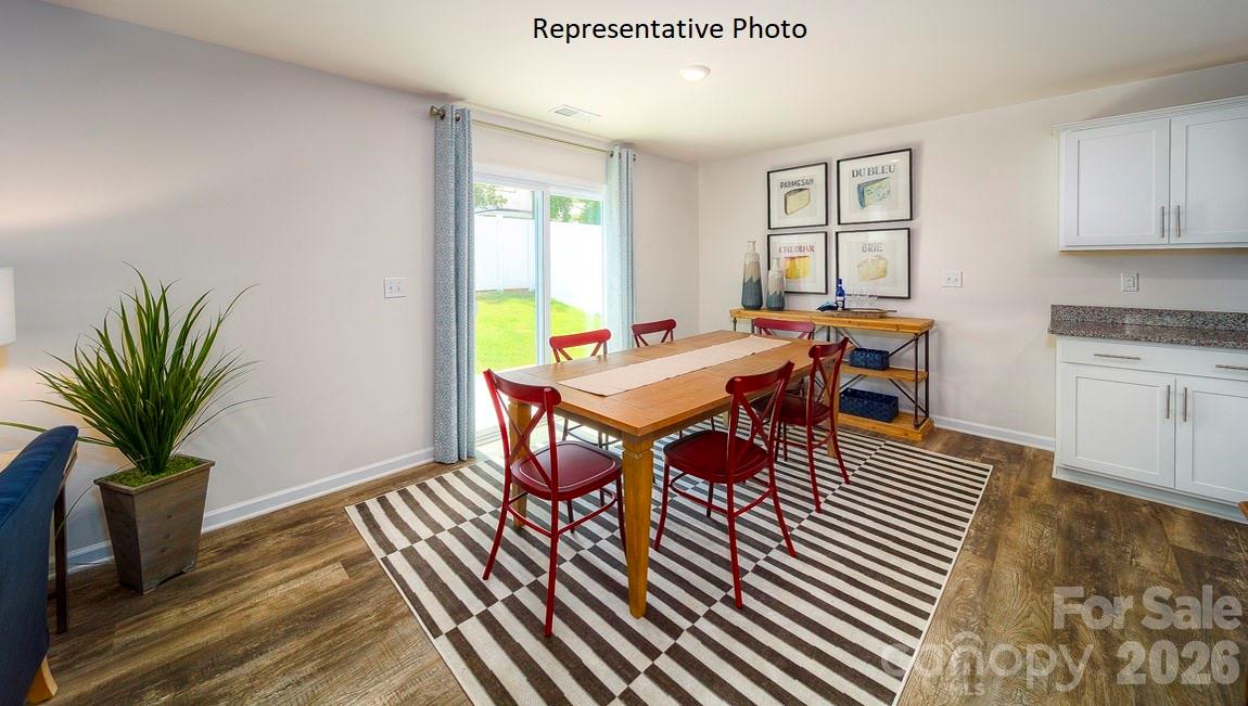1371 Mammoth Road — Hickory