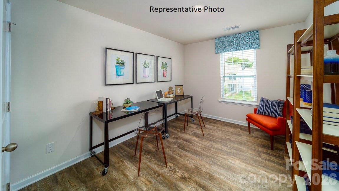 1371 Mammoth Road — Hickory