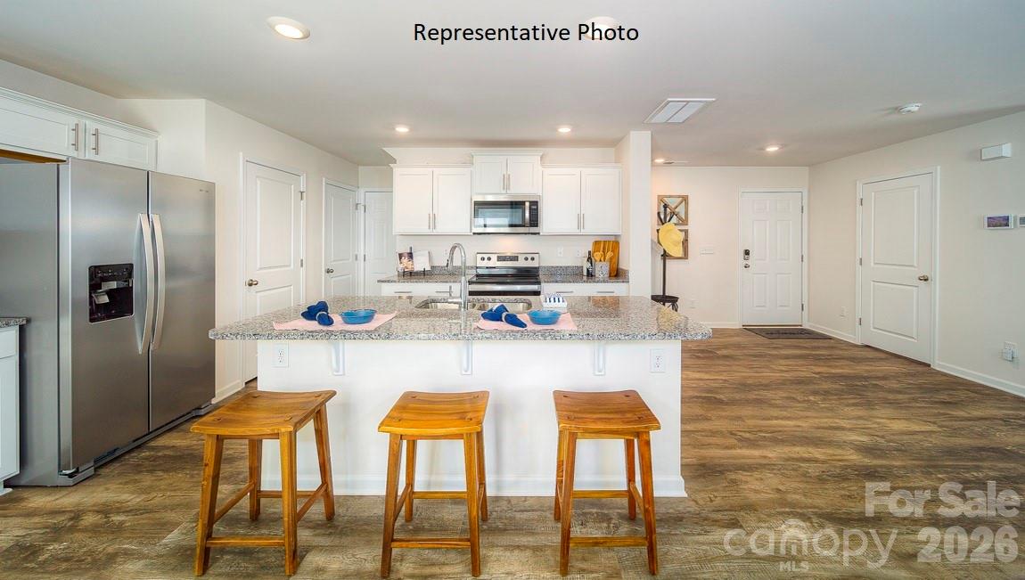 1371 Mammoth Road — Hickory