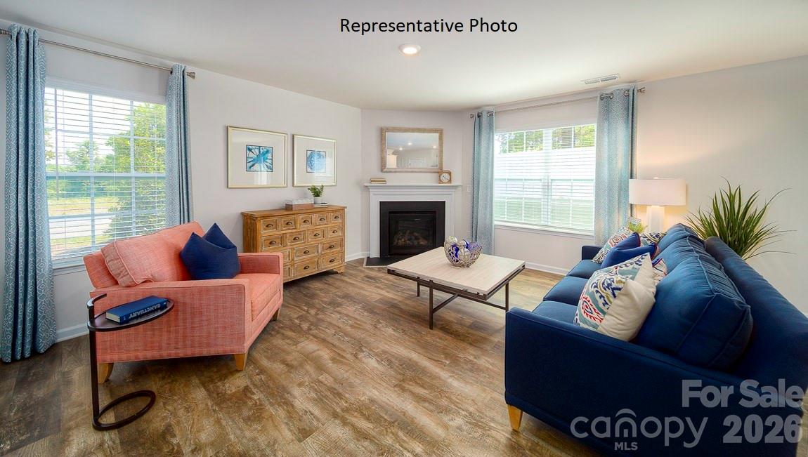 1371 Mammoth Road — Hickory