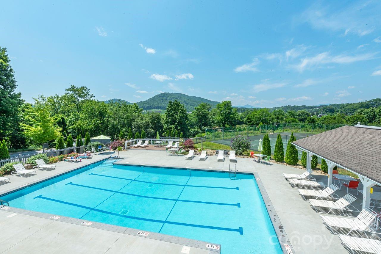 4805 Breakers Lane — Asheville