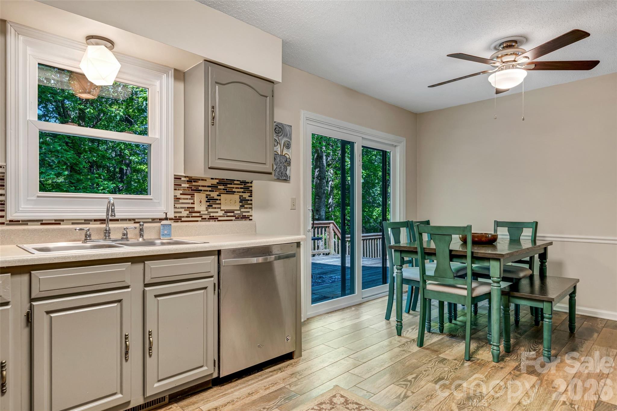 18 Tarragon Place — Flat Rock