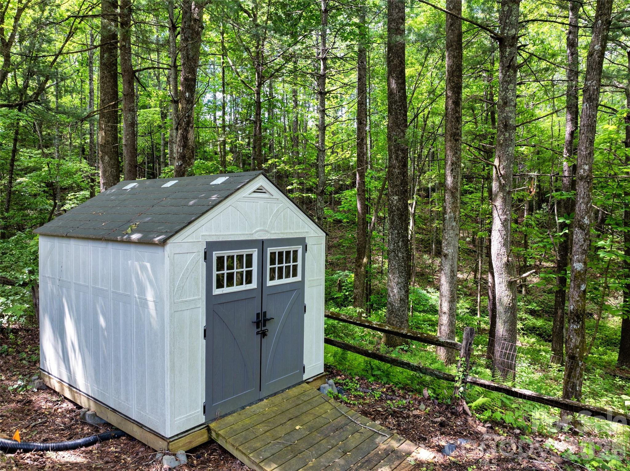 18 Tarragon Place — Flat Rock