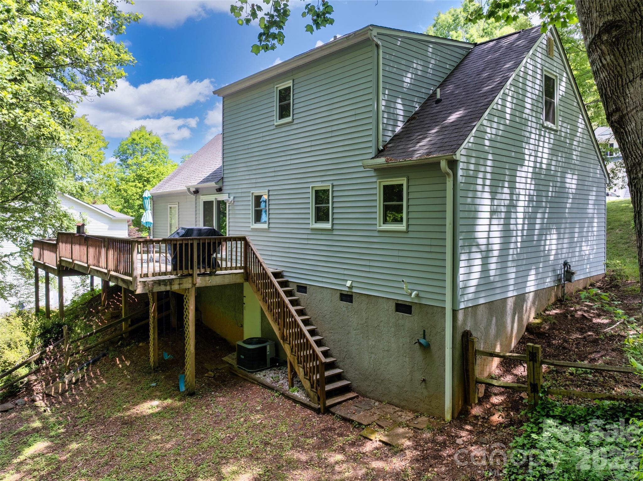 18 Tarragon Place — Flat Rock