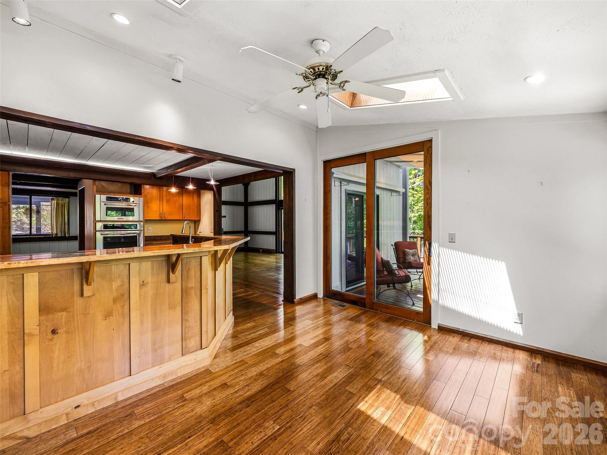 33 Southerland Road — Pisgah Forest