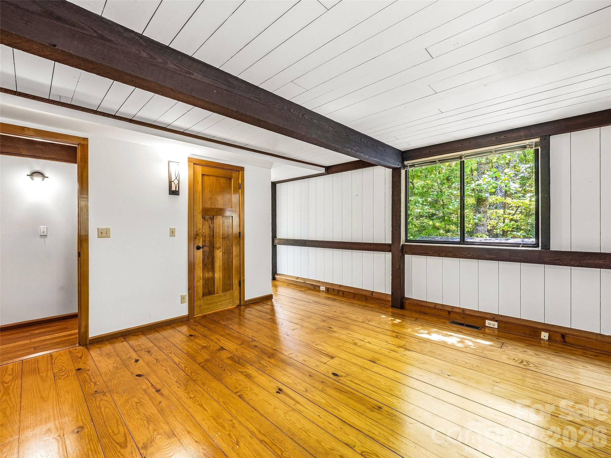 33 Southerland Road — Pisgah Forest