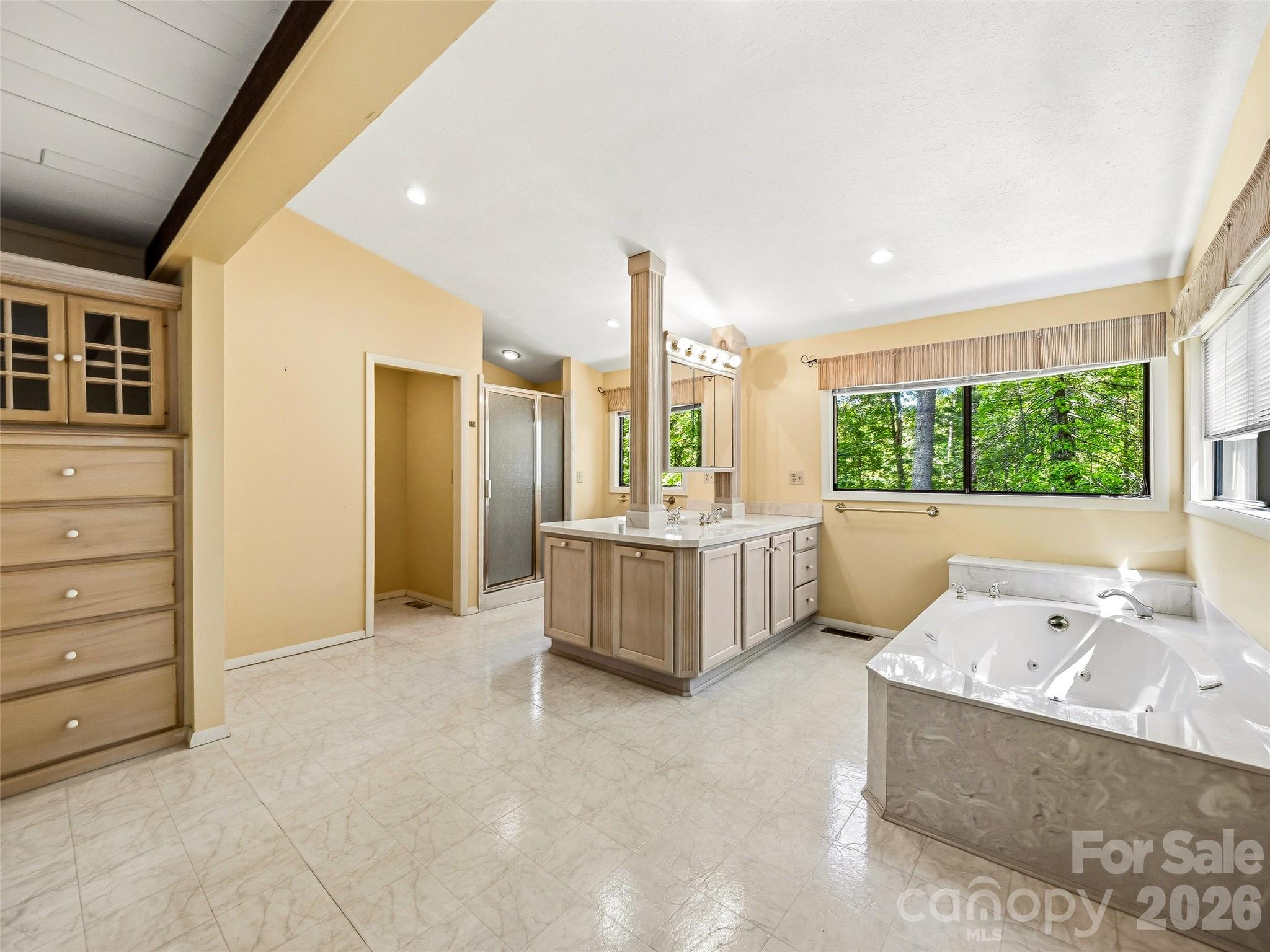 33 Southerland Road — Pisgah Forest