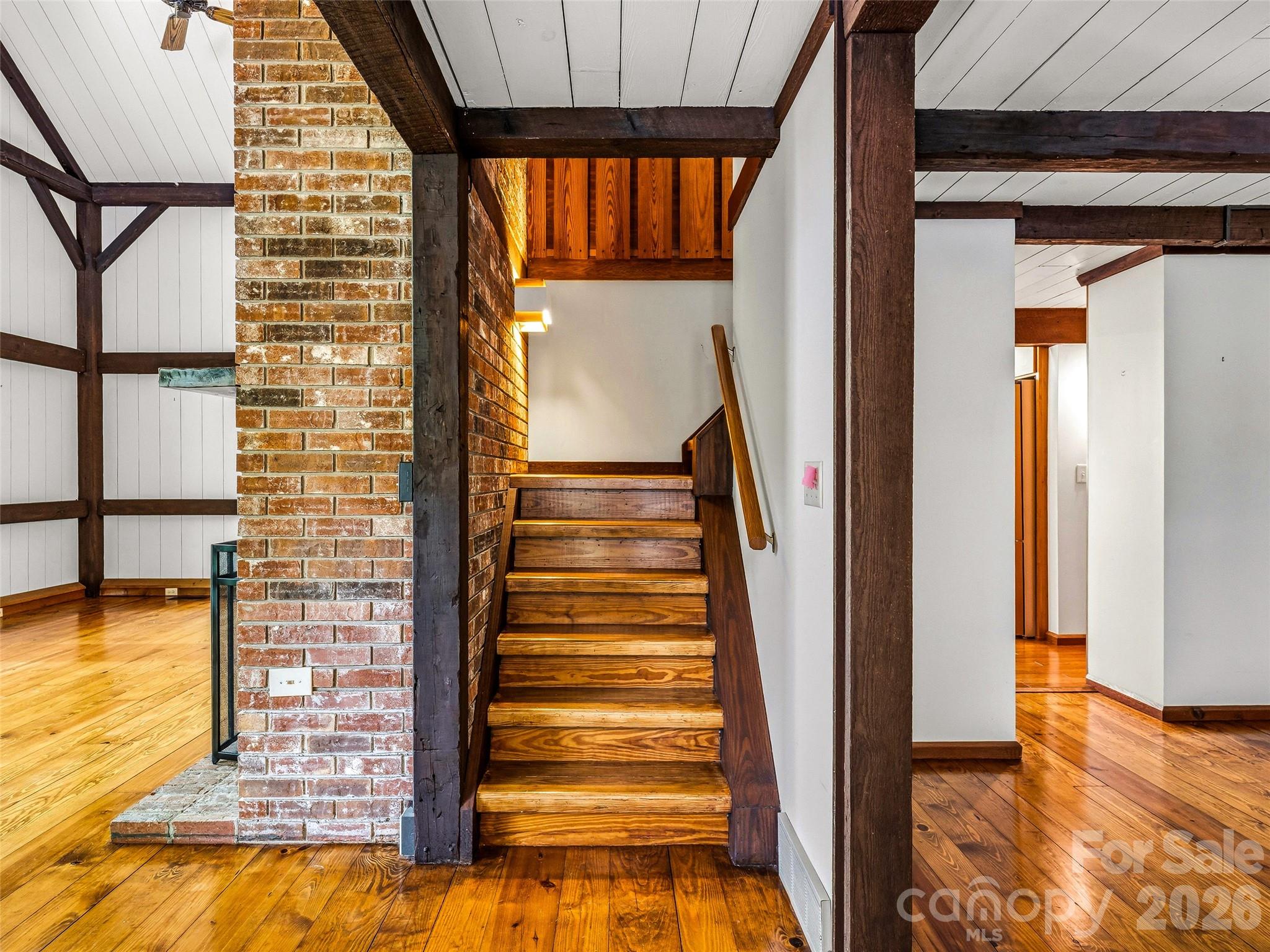33 Southerland Road — Pisgah Forest