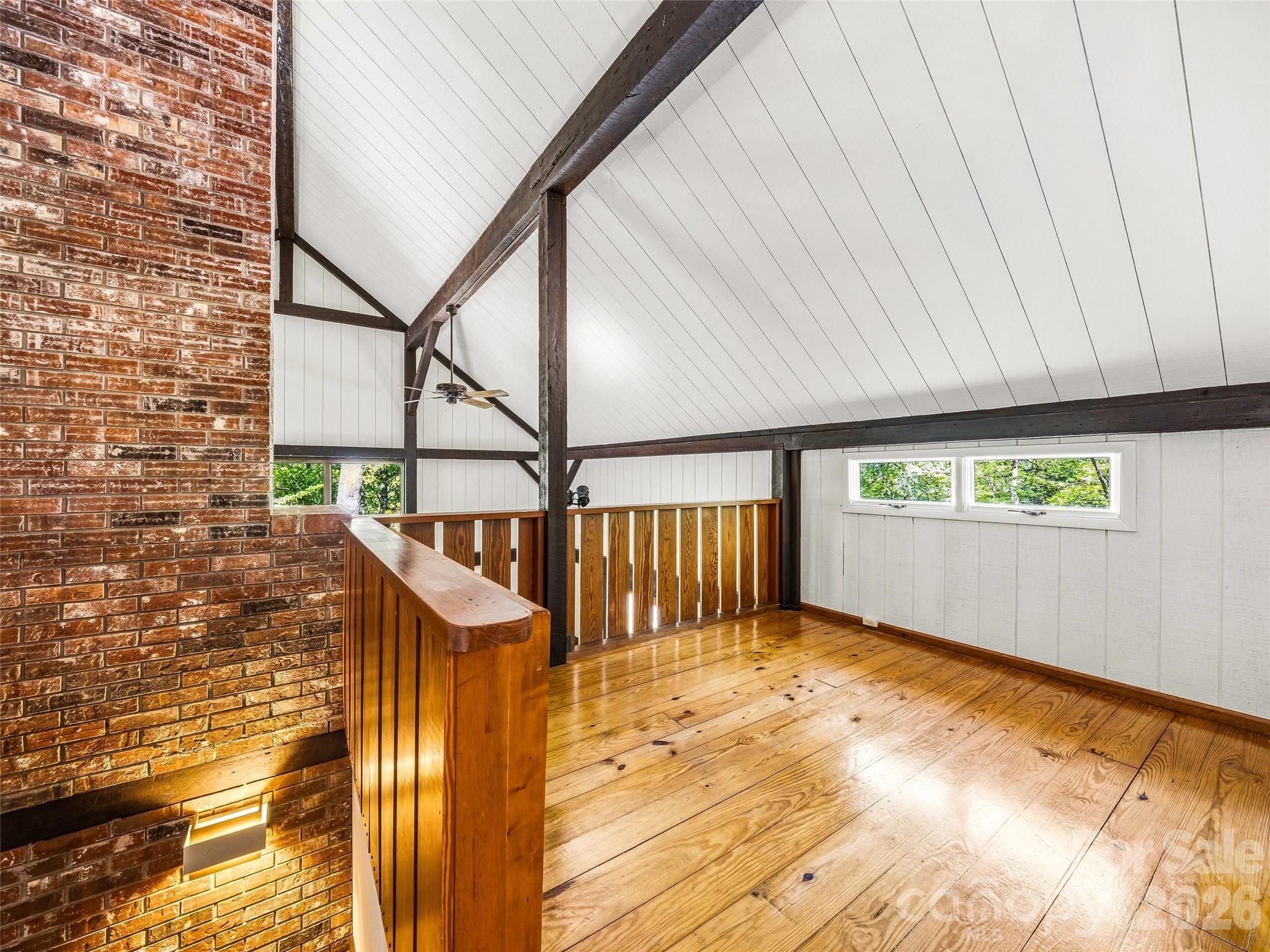33 Southerland Road — Pisgah Forest