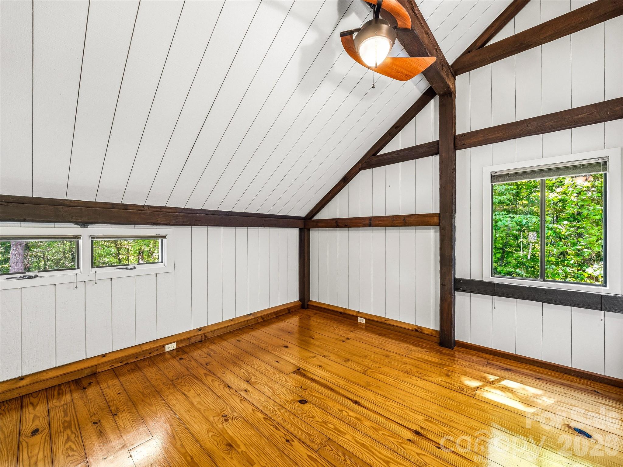 33 Southerland Road — Pisgah Forest