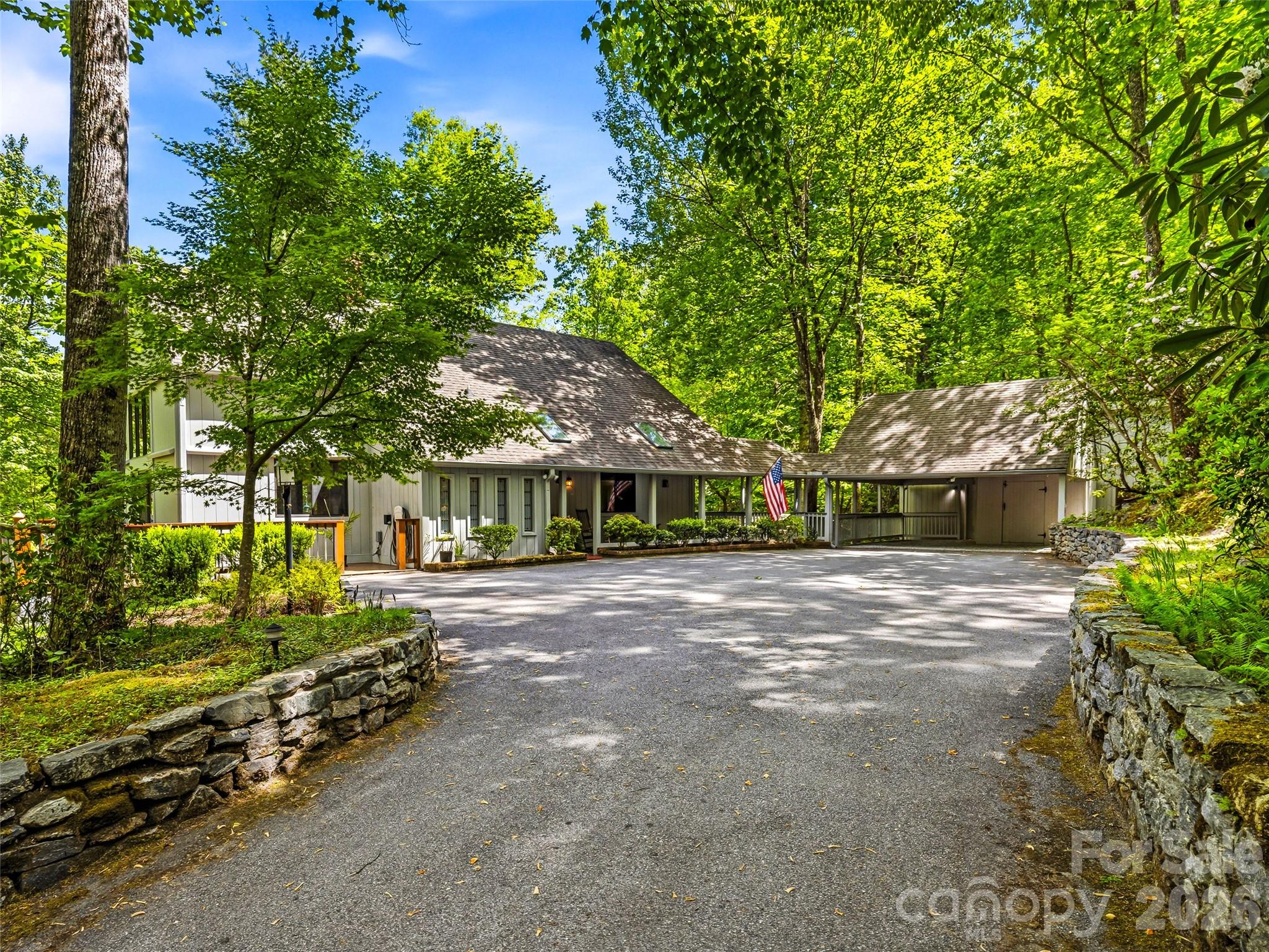 33 Southerland Road — Pisgah Forest