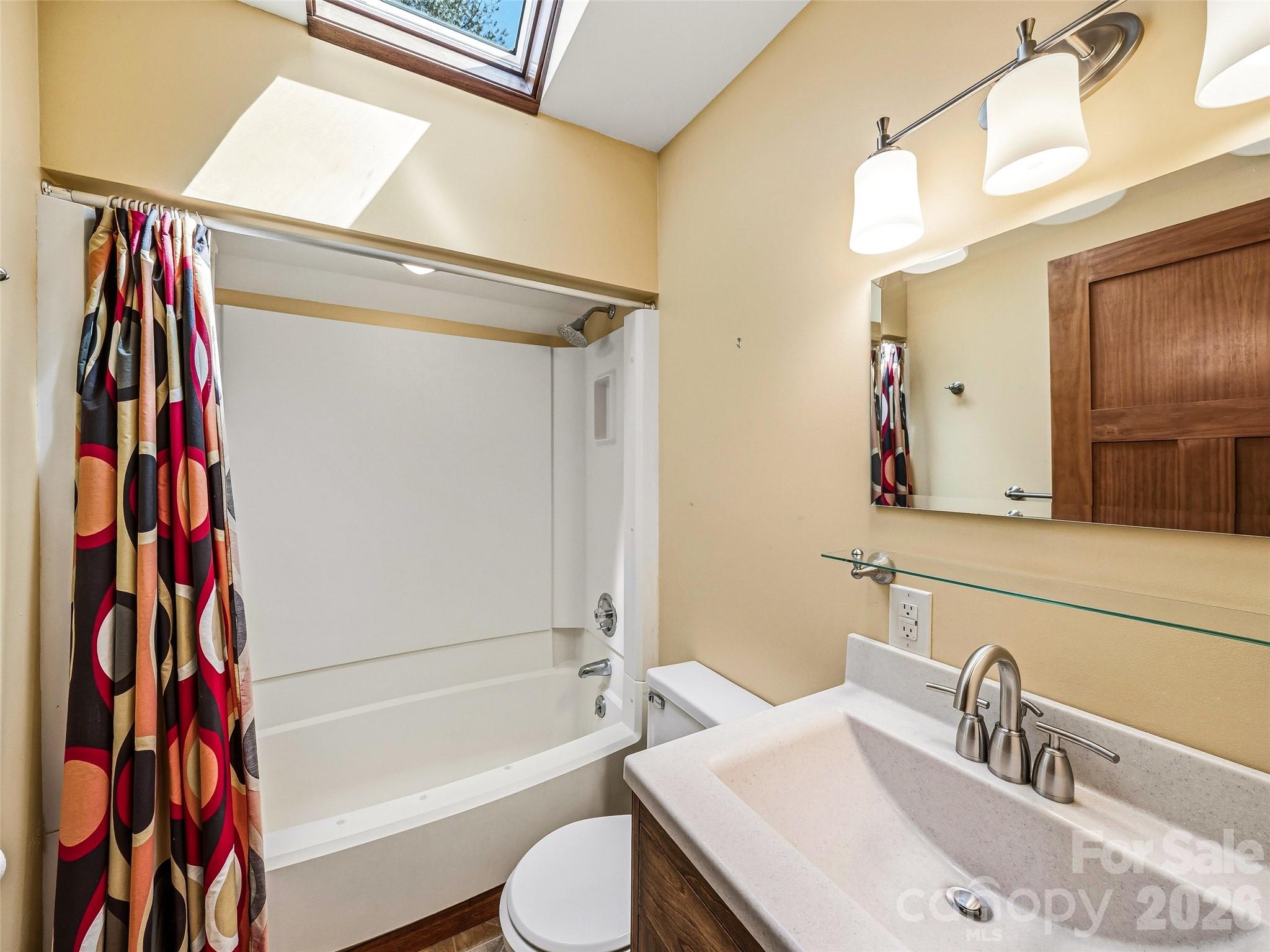 33 Southerland Road — Pisgah Forest