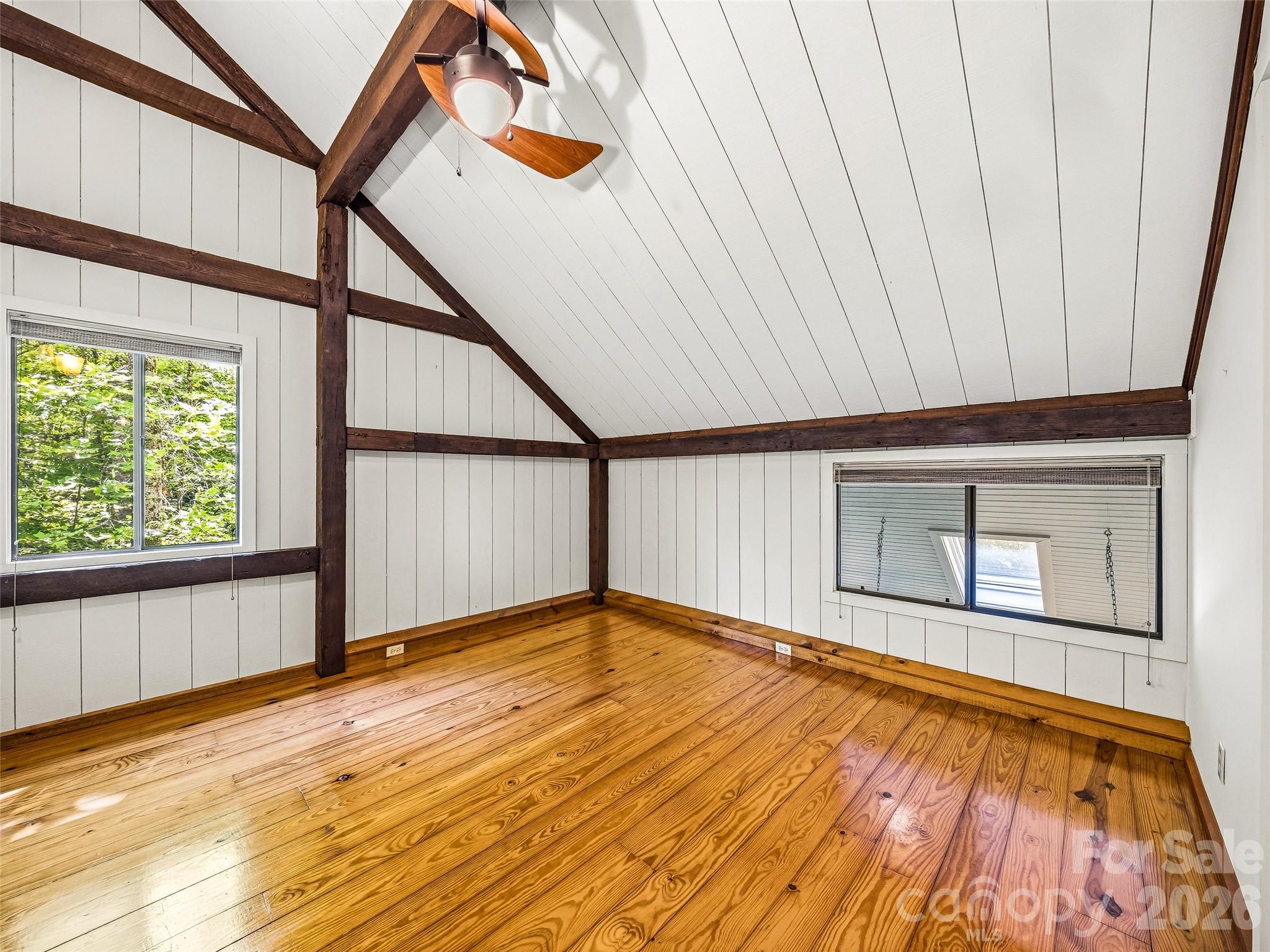 33 Southerland Road — Pisgah Forest