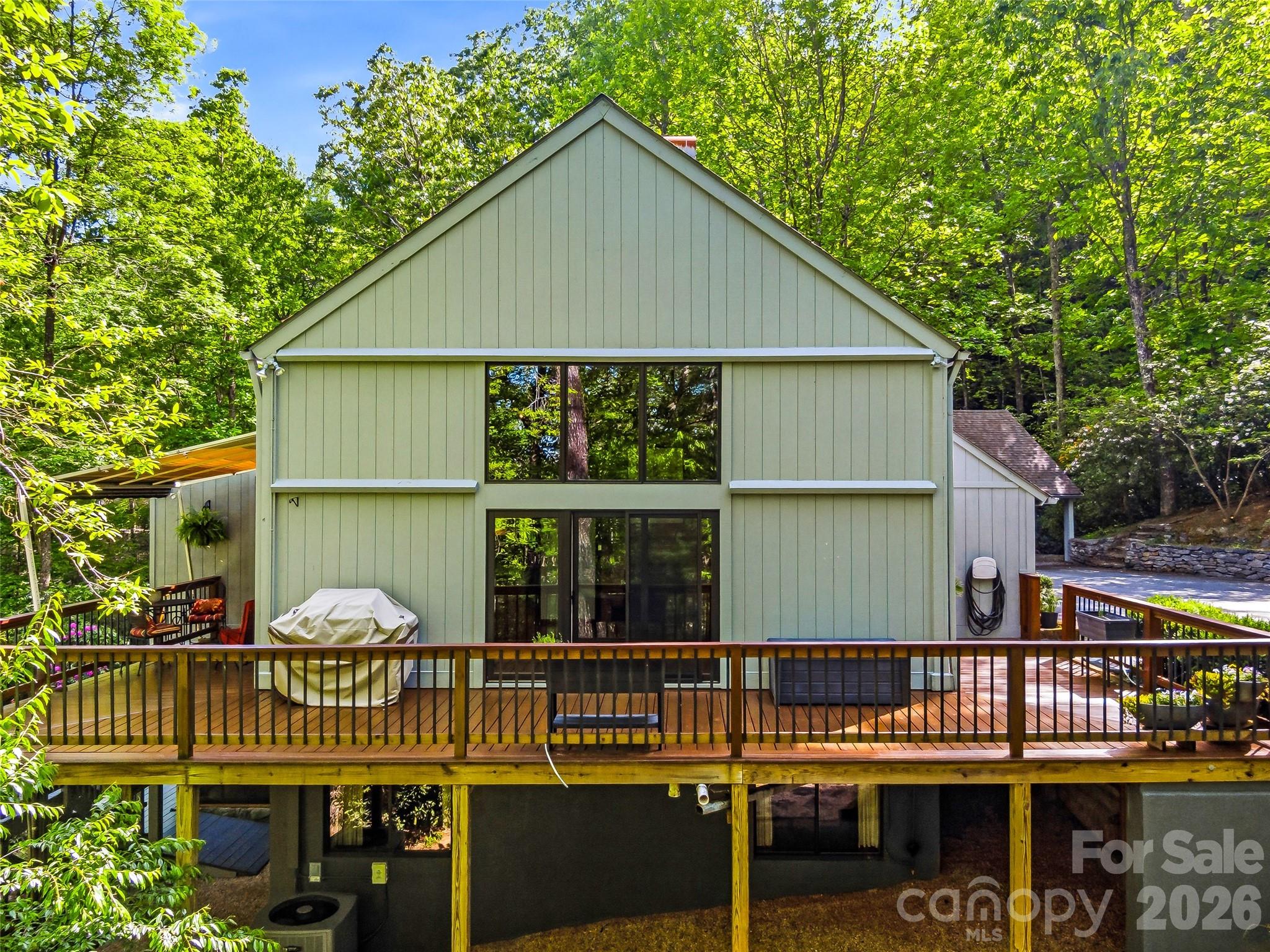 33 Southerland Road — Pisgah Forest