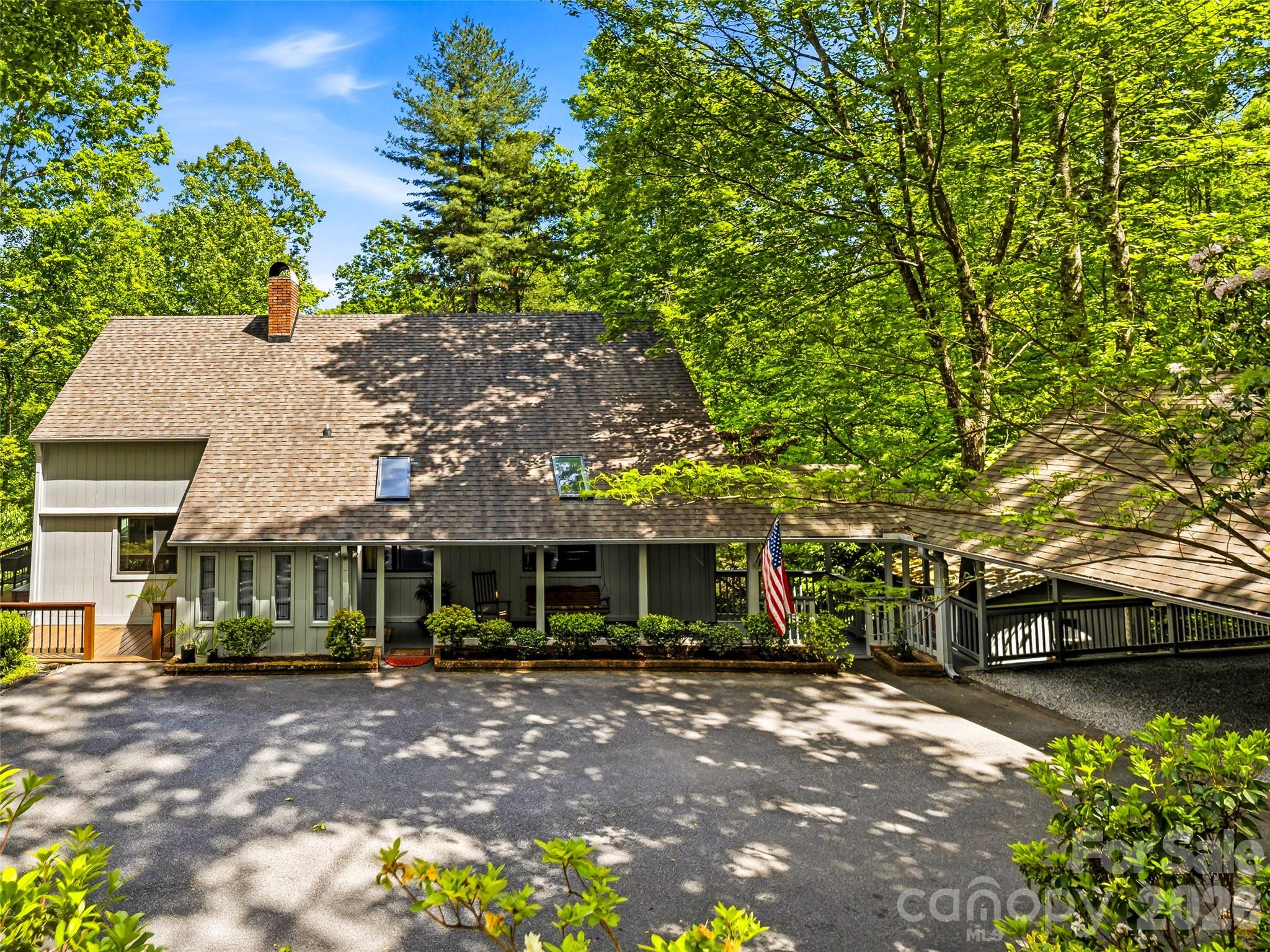 33 Southerland Road — Pisgah Forest