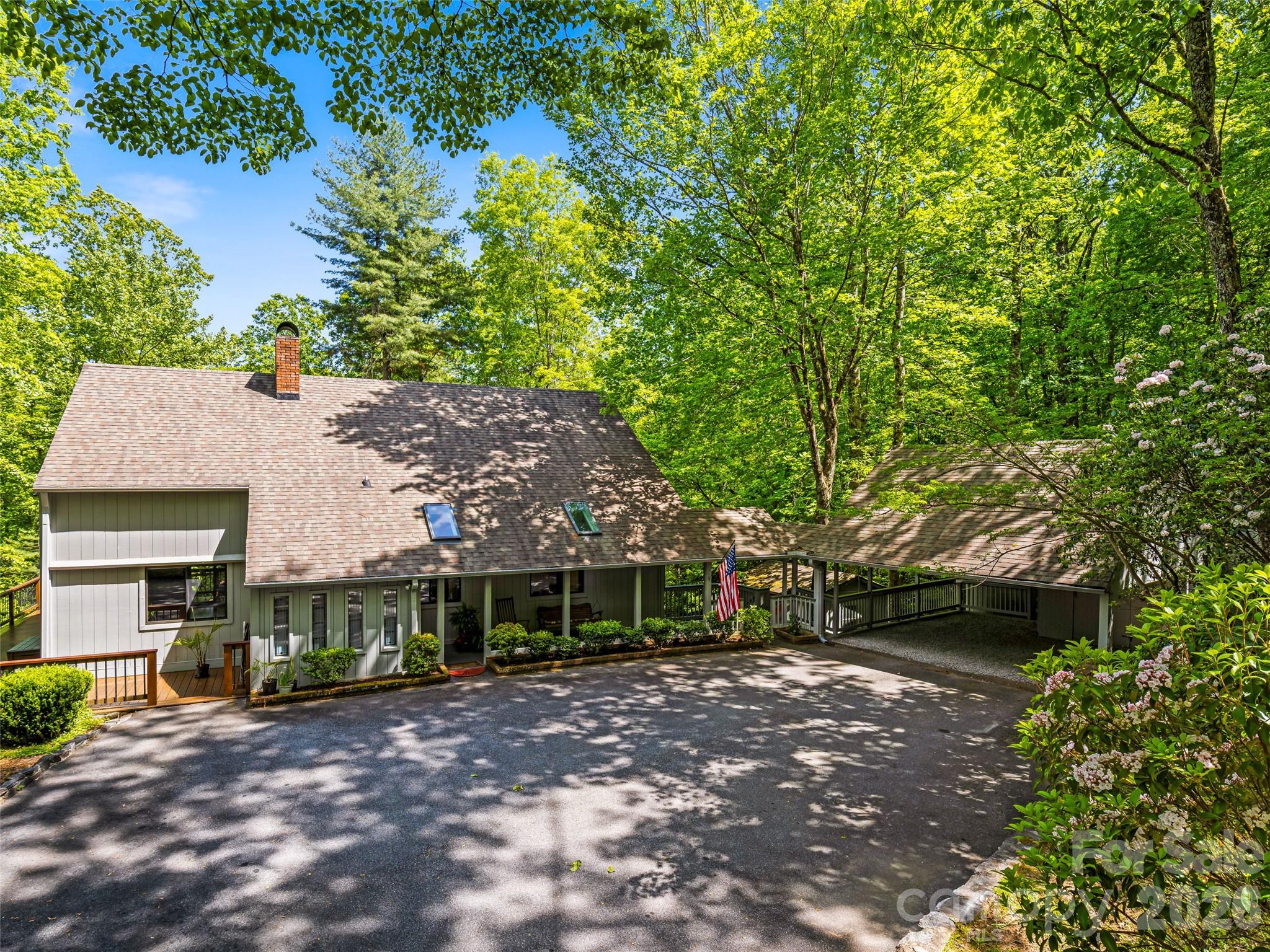33 Southerland Road — Pisgah Forest