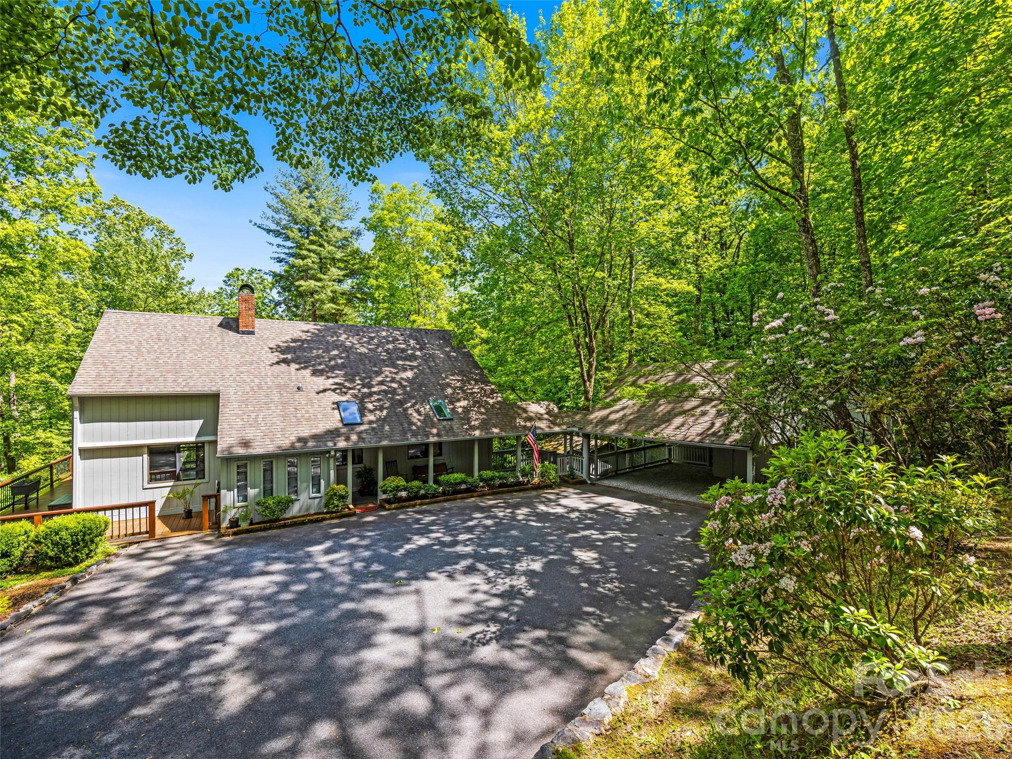 33 Southerland Road — Pisgah Forest
