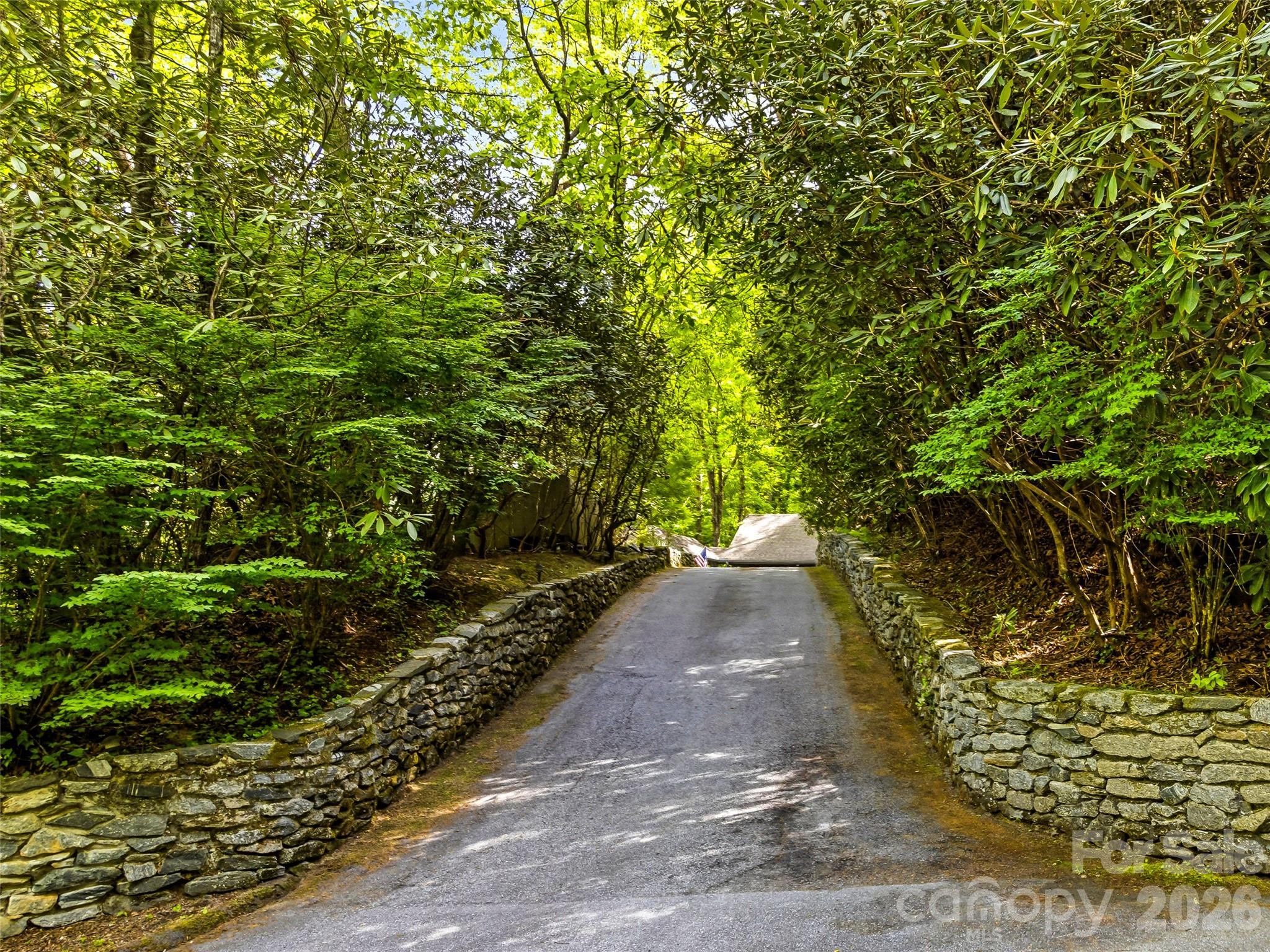 33 Southerland Road — Pisgah Forest