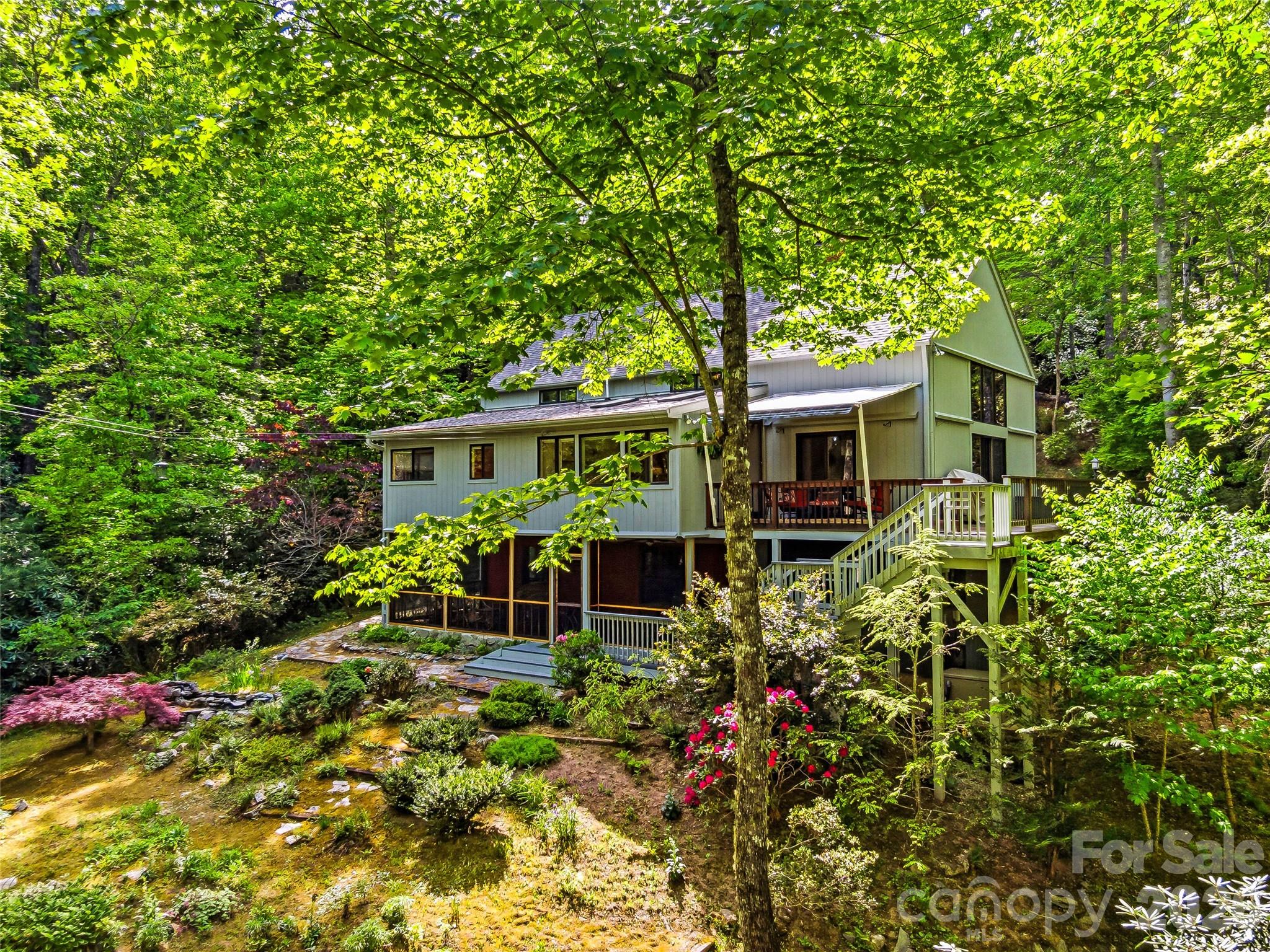 33 Southerland Road — Pisgah Forest