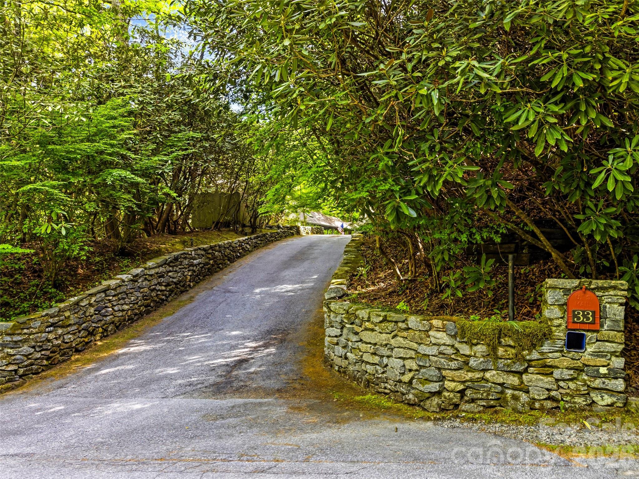 33 Southerland Road — Pisgah Forest