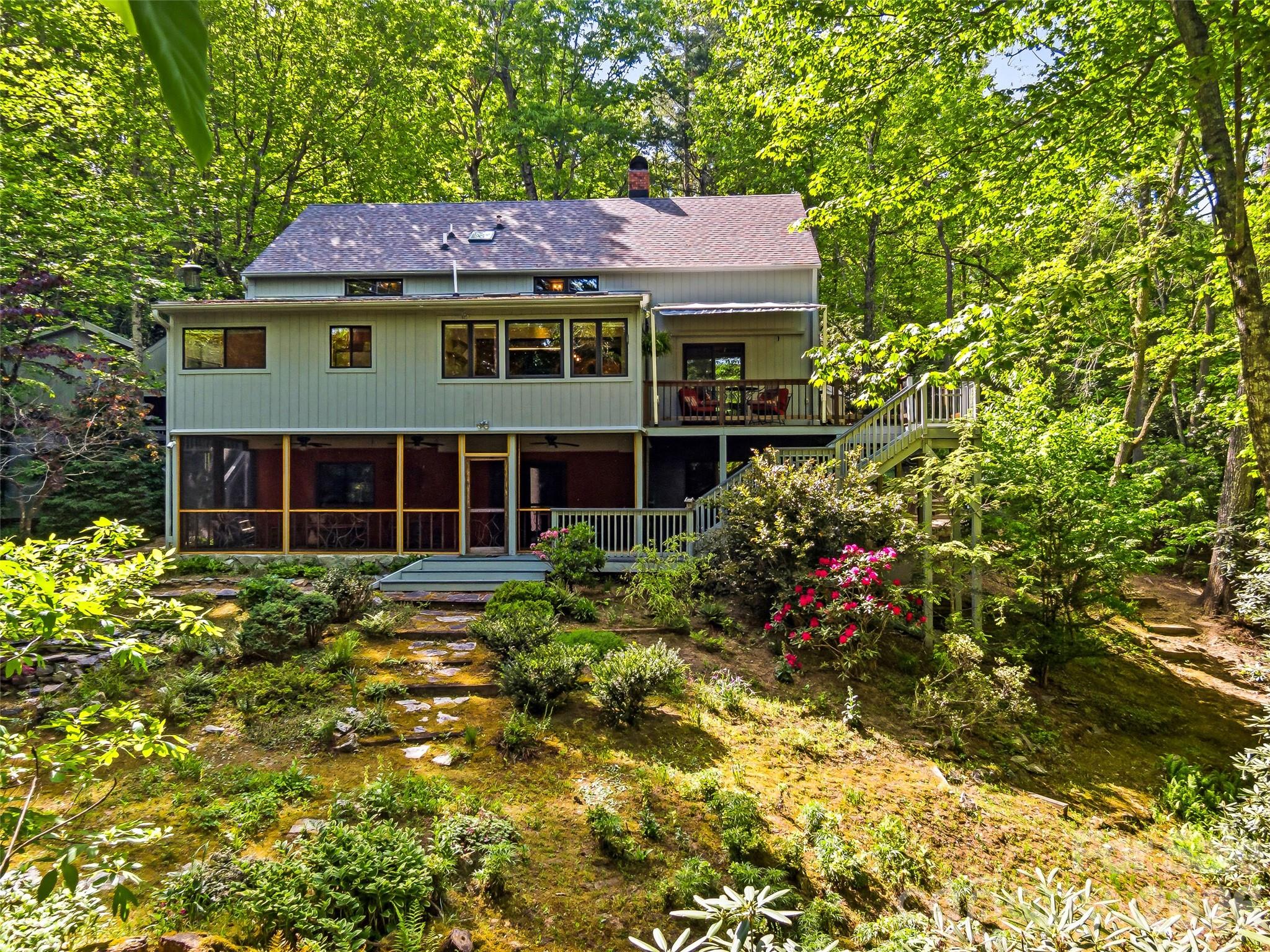 33 Southerland Road — Pisgah Forest