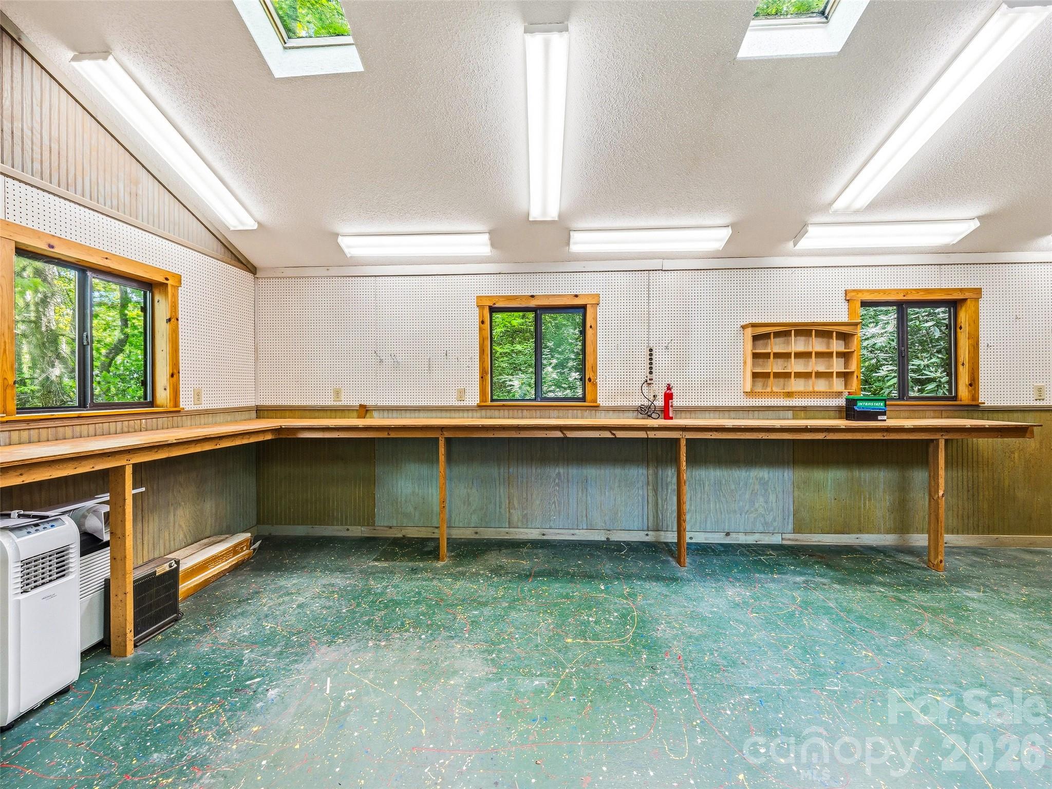 33 Southerland Road — Pisgah Forest