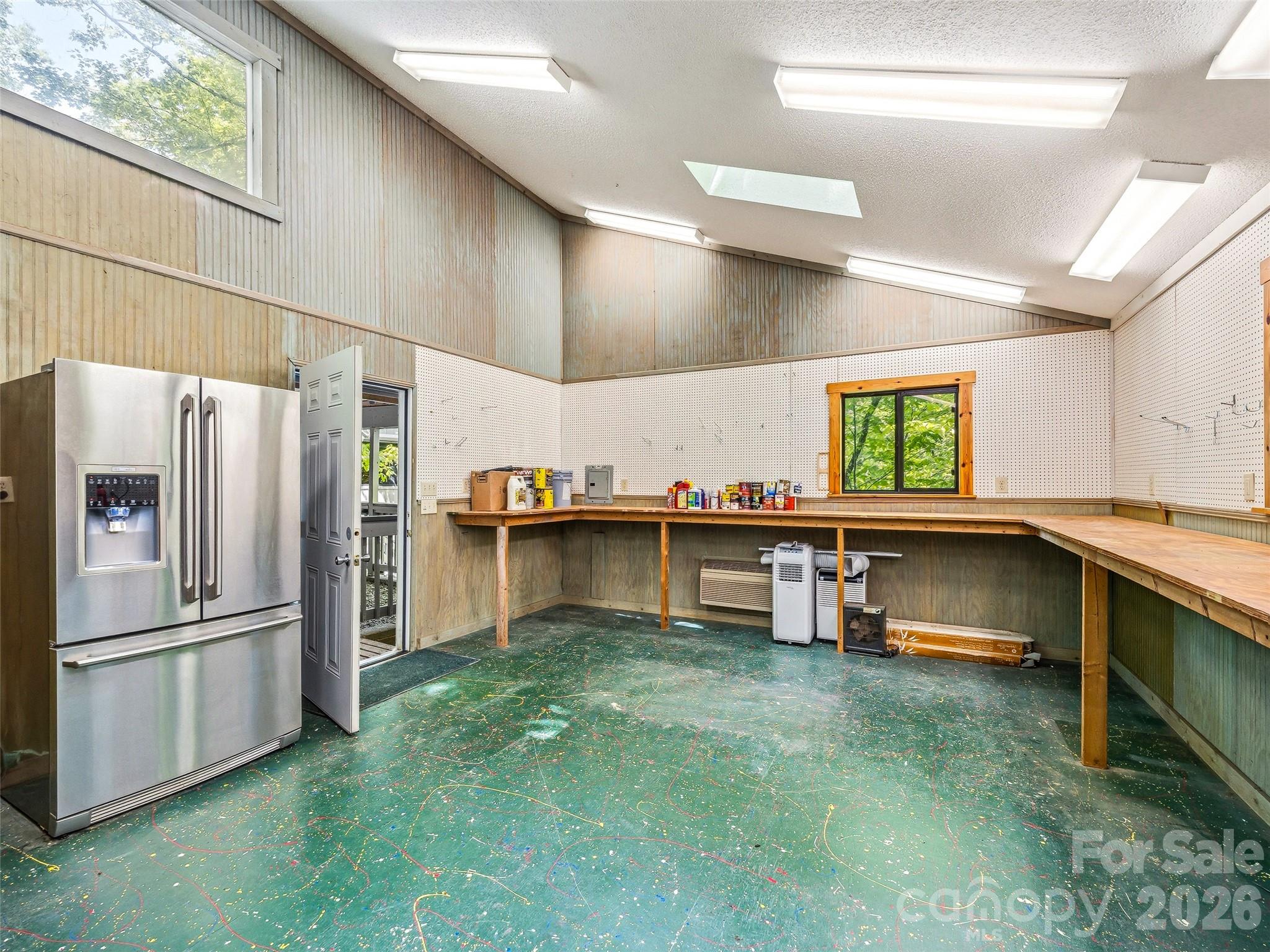 33 Southerland Road — Pisgah Forest