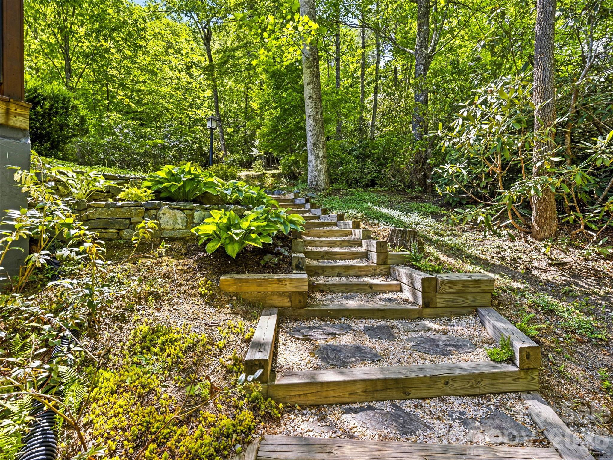 33 Southerland Road — Pisgah Forest