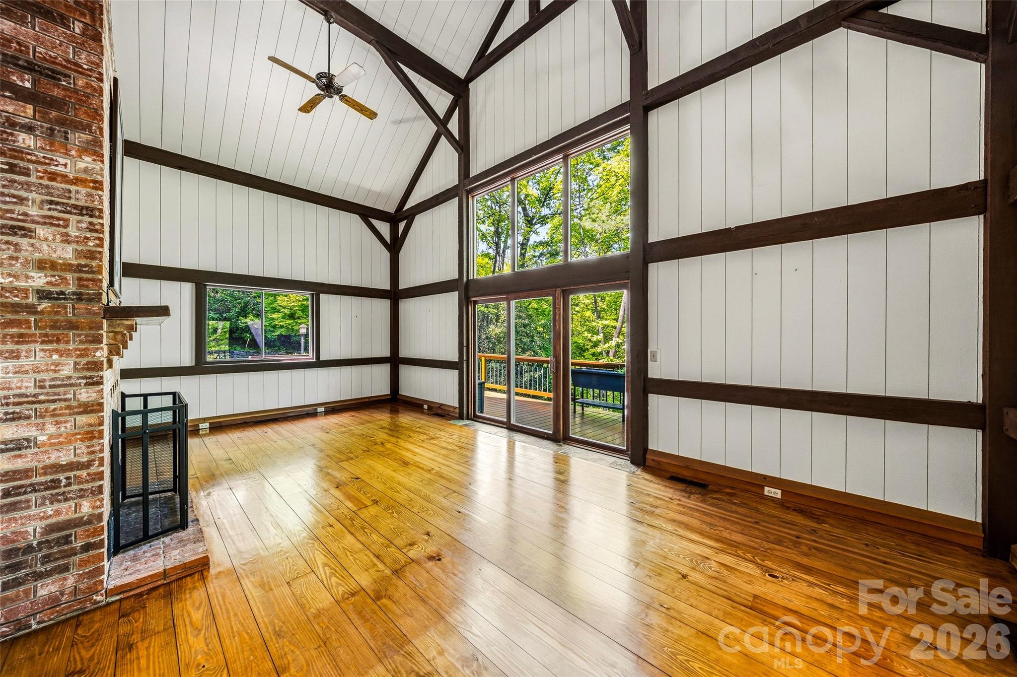 33 Southerland Road — Pisgah Forest