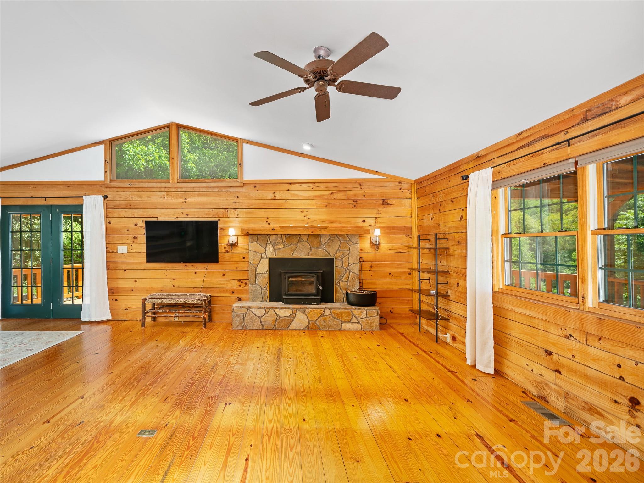 115 Sutton Ridge Road — Burnsville