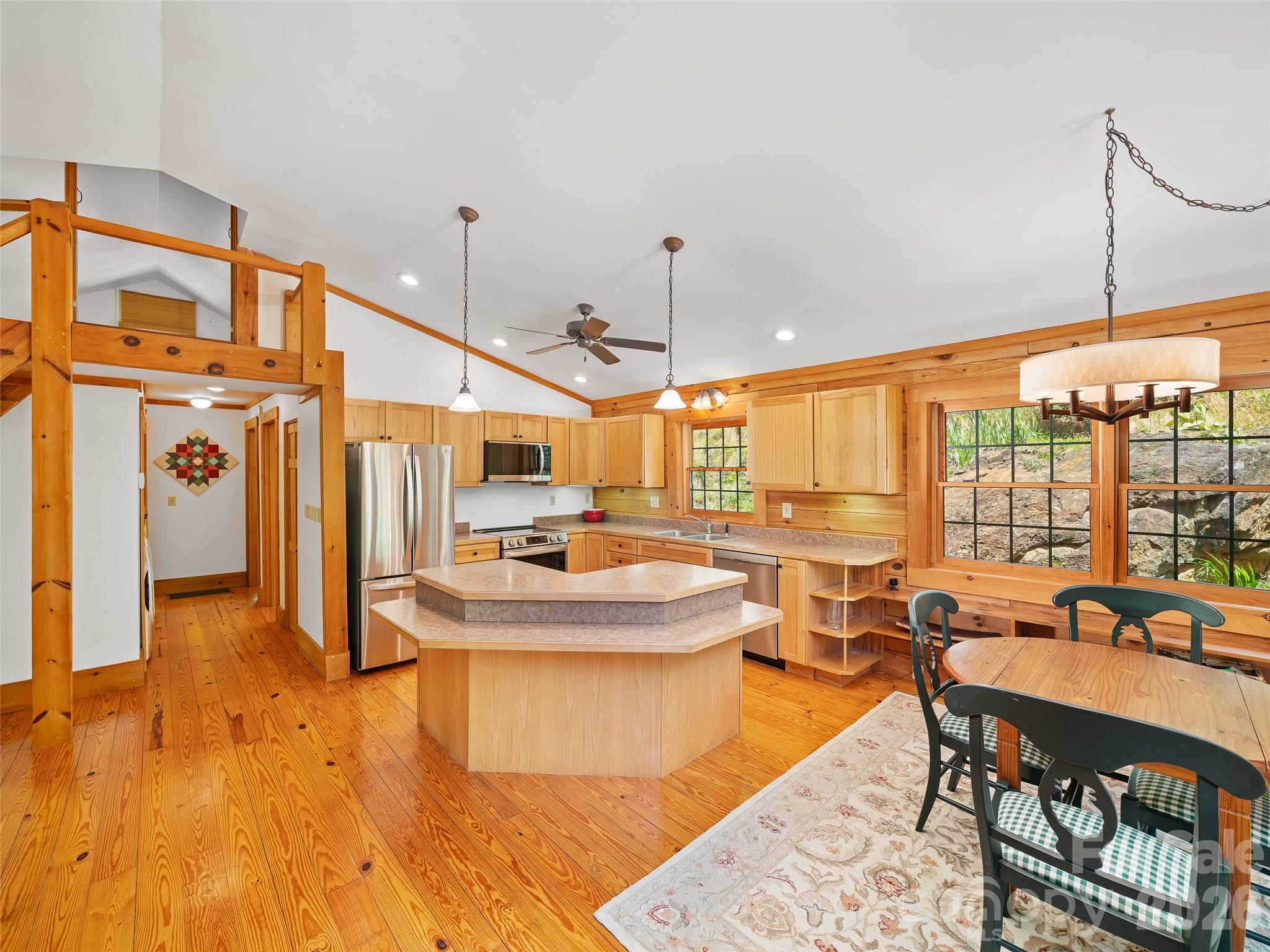 115 Sutton Ridge Road — Burnsville