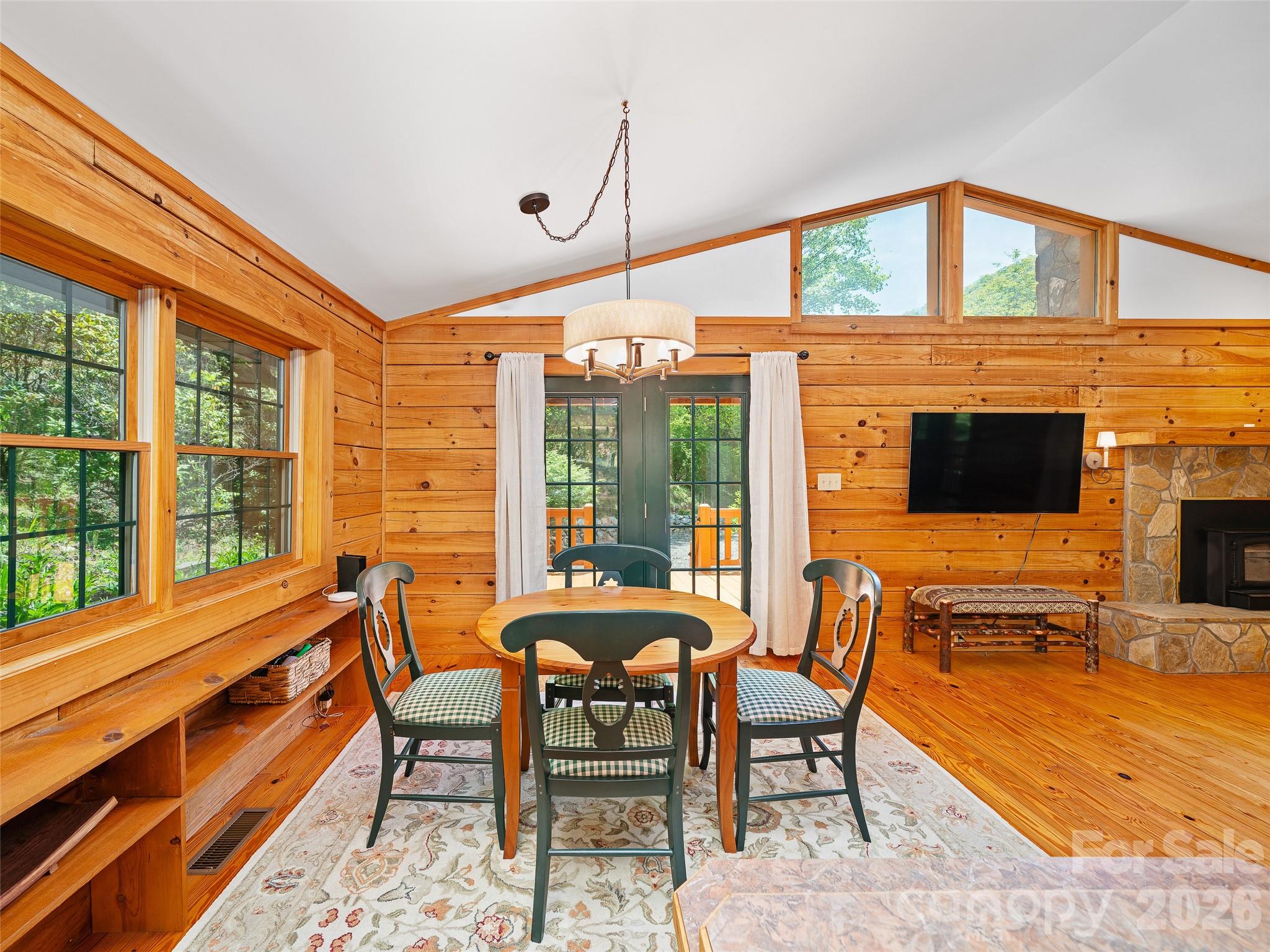 115 Sutton Ridge Road — Burnsville