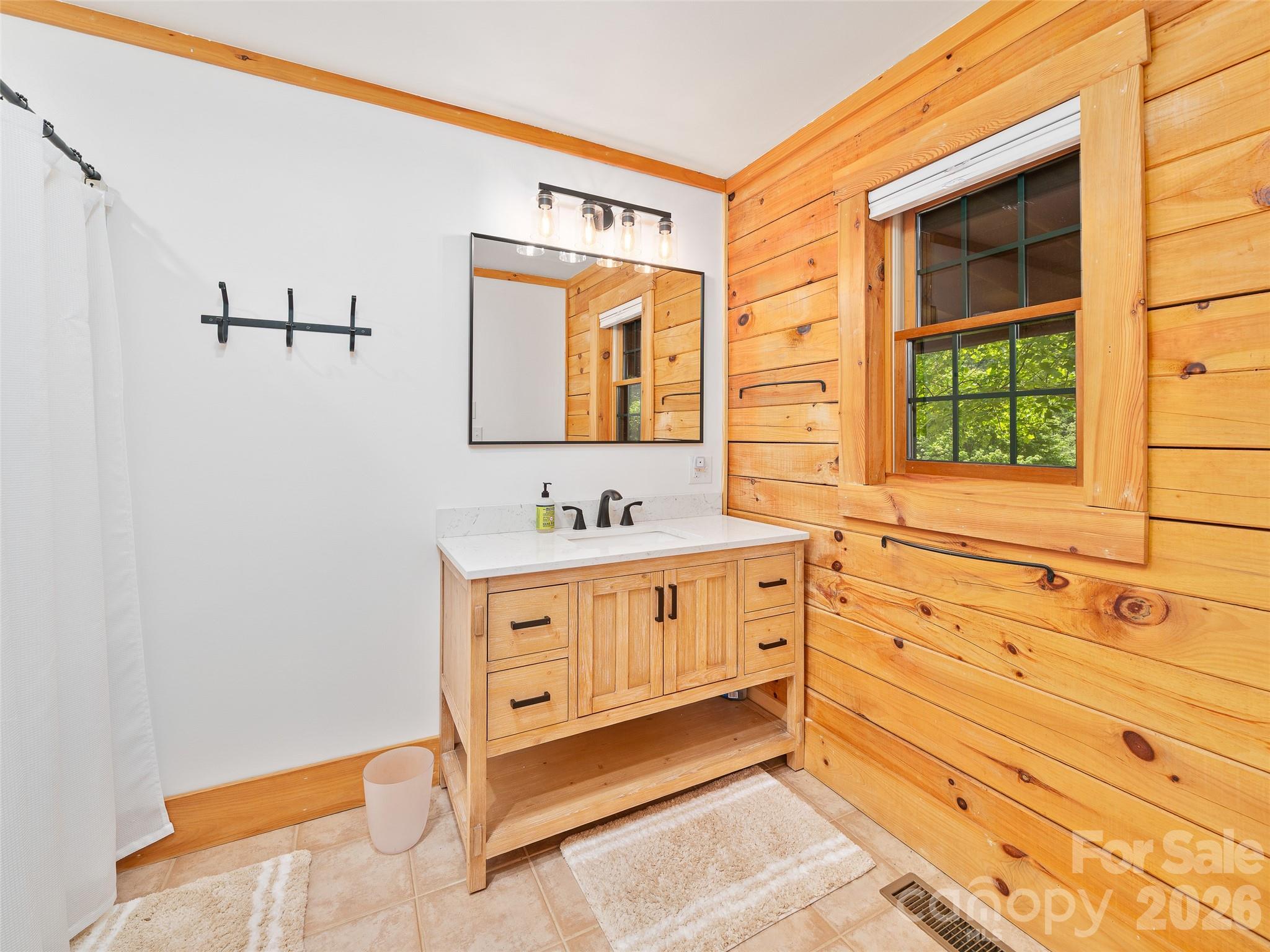 115 Sutton Ridge Road — Burnsville